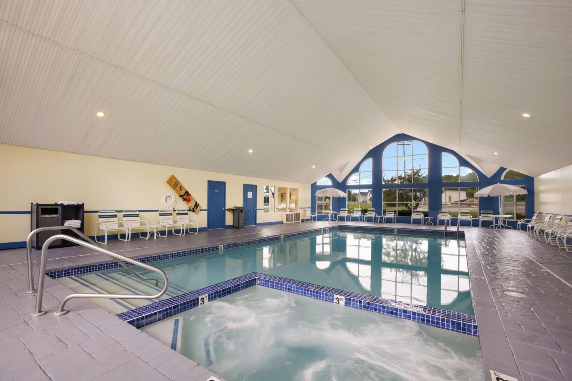 Best Western Harbour Pointe Lakefront photo 39