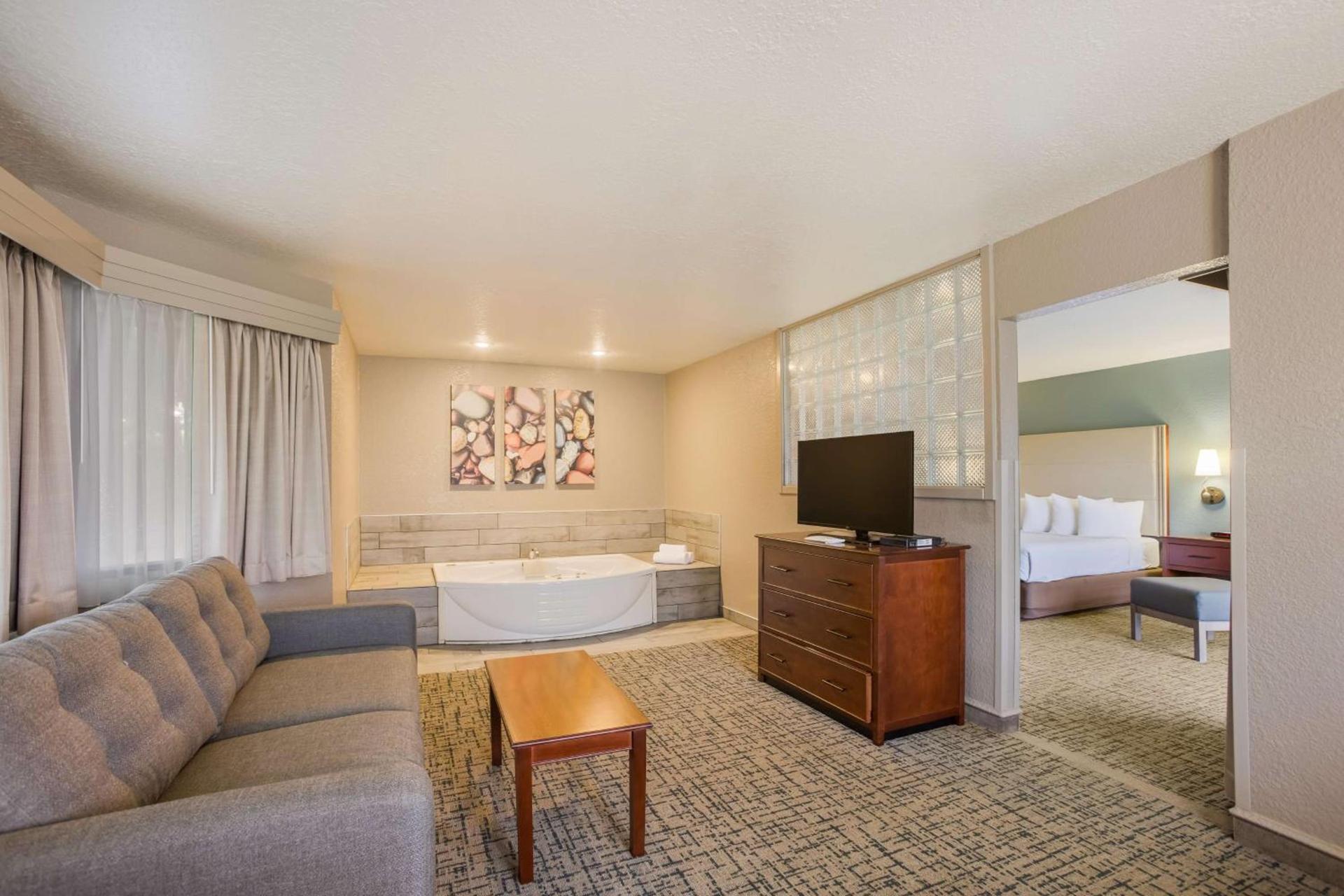 Best Western Harbour Pointe Lakefront photo 65