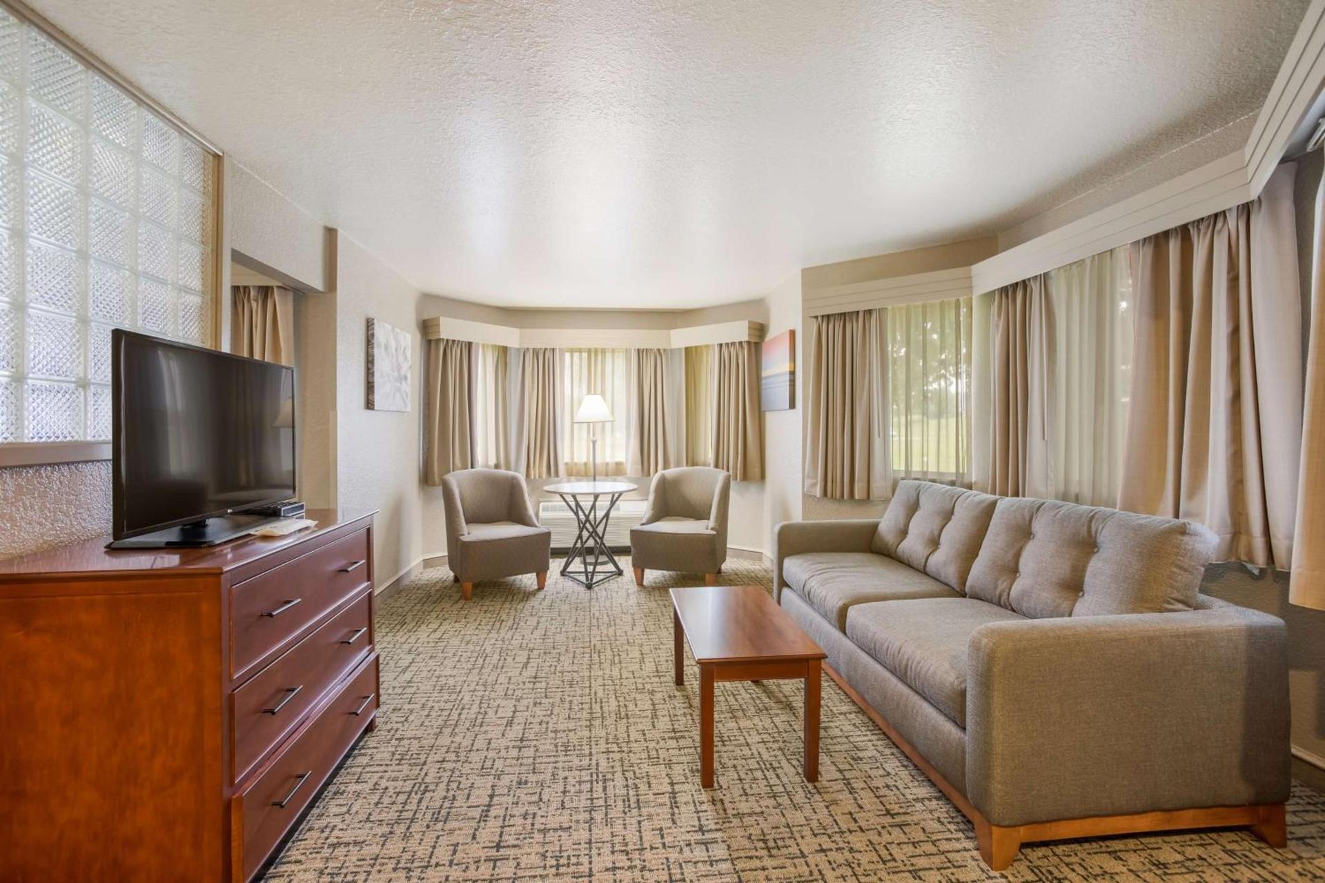 Best Western Harbour Pointe Lakefront photo 67