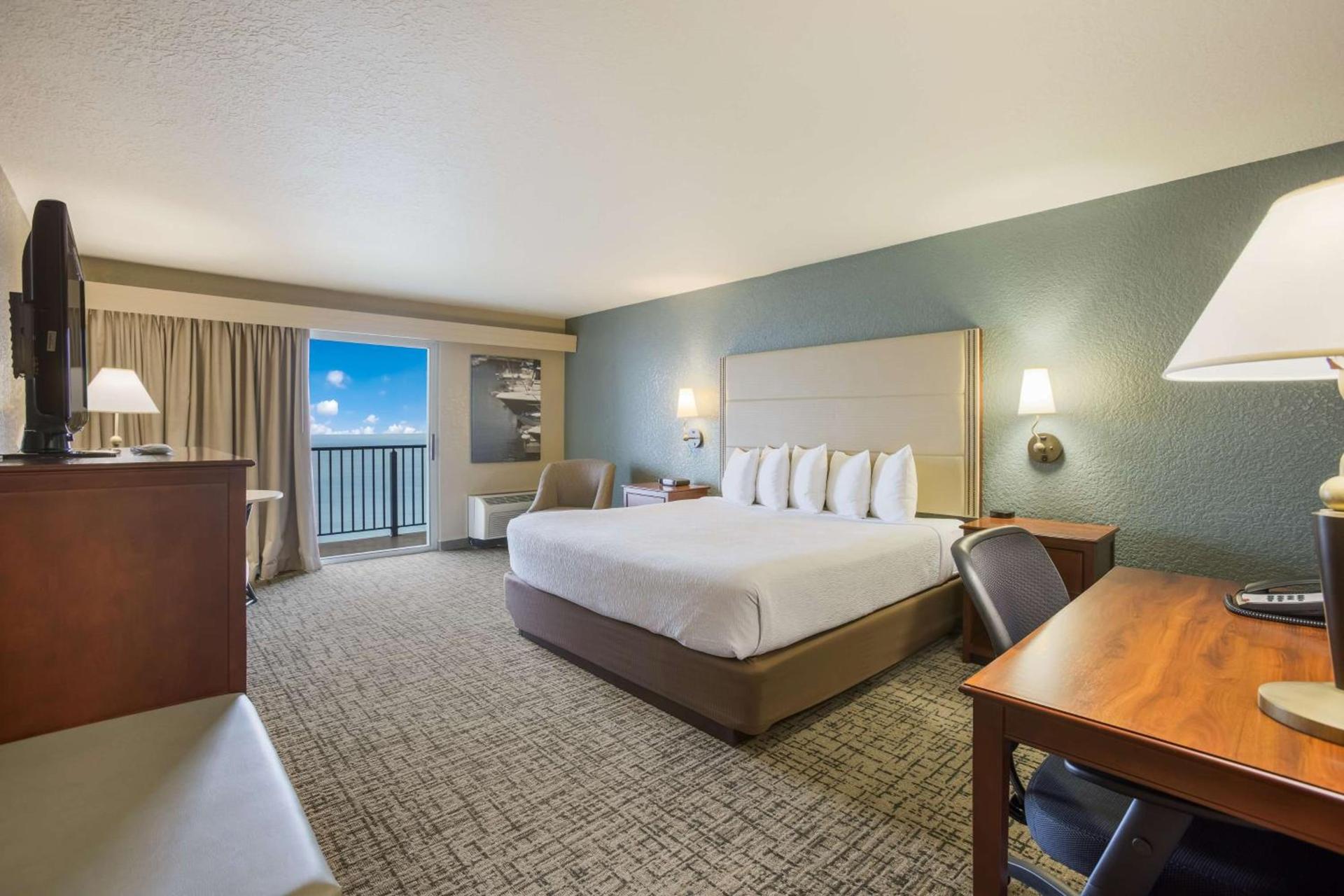 Best Western Harbour Pointe Lakefront photo 69