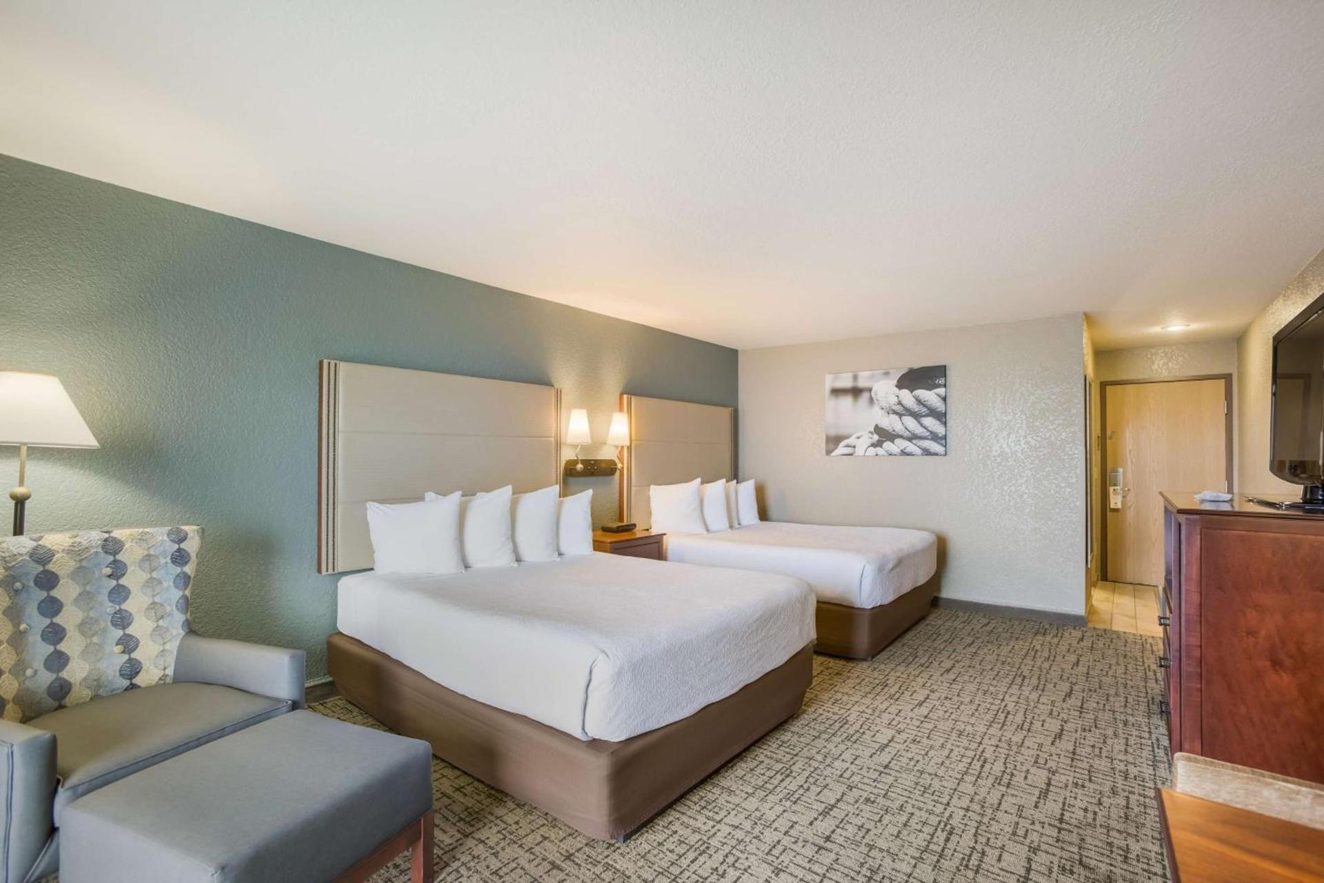Best Western Harbour Pointe Lakefront photo 79