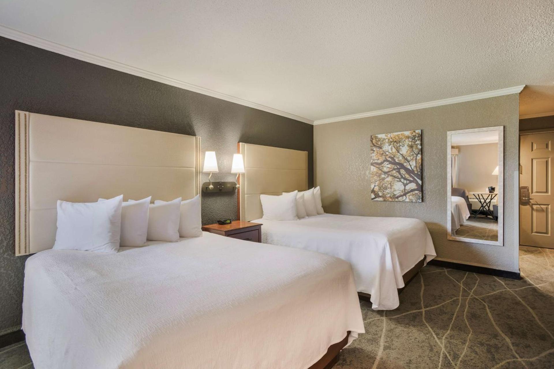 Best Western Harbour Pointe Lakefront photo 9