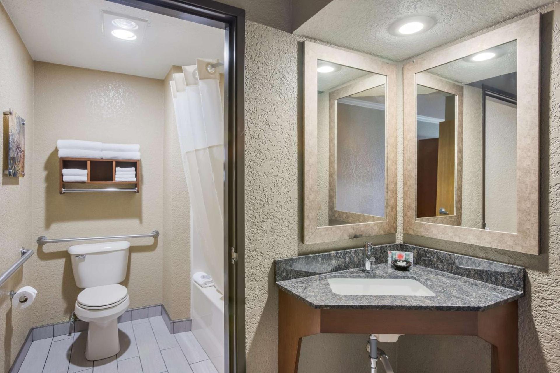 Best Western Harbour Pointe Lakefront photo 14