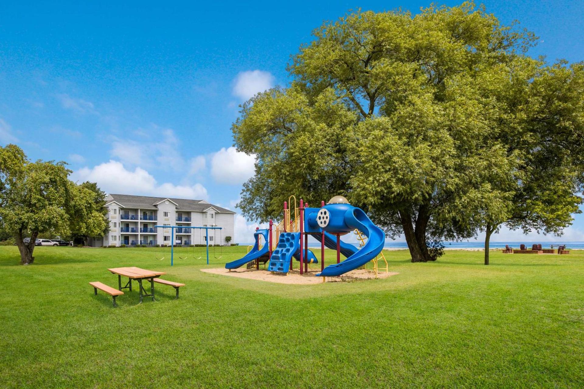 Best Western Harbour Pointe Lakefront photo 45