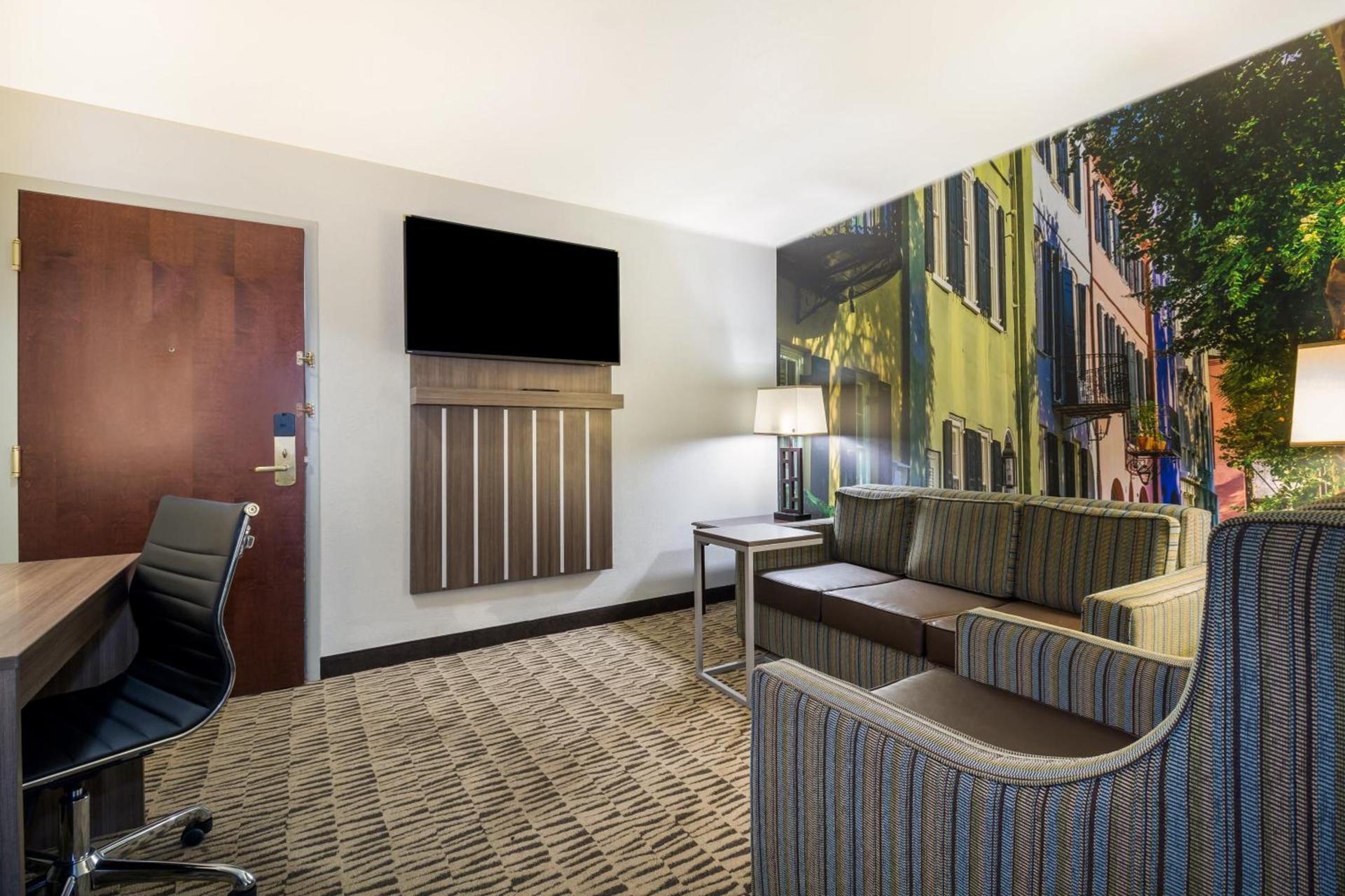Clarion Pointe Charleston - West Ashley photo 36