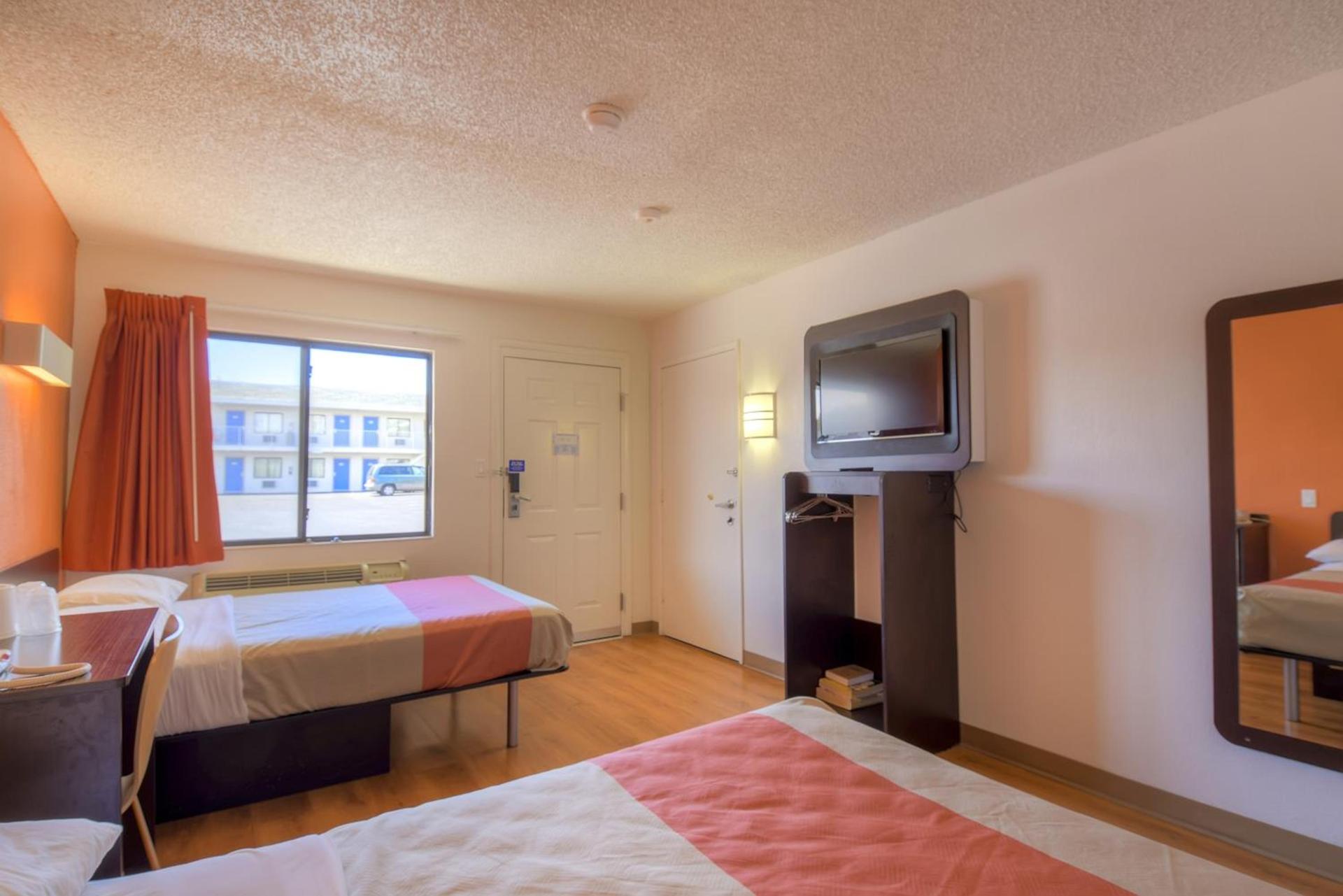 Motel 6 Las Vegas, NV – I-15 Stadium photo 11