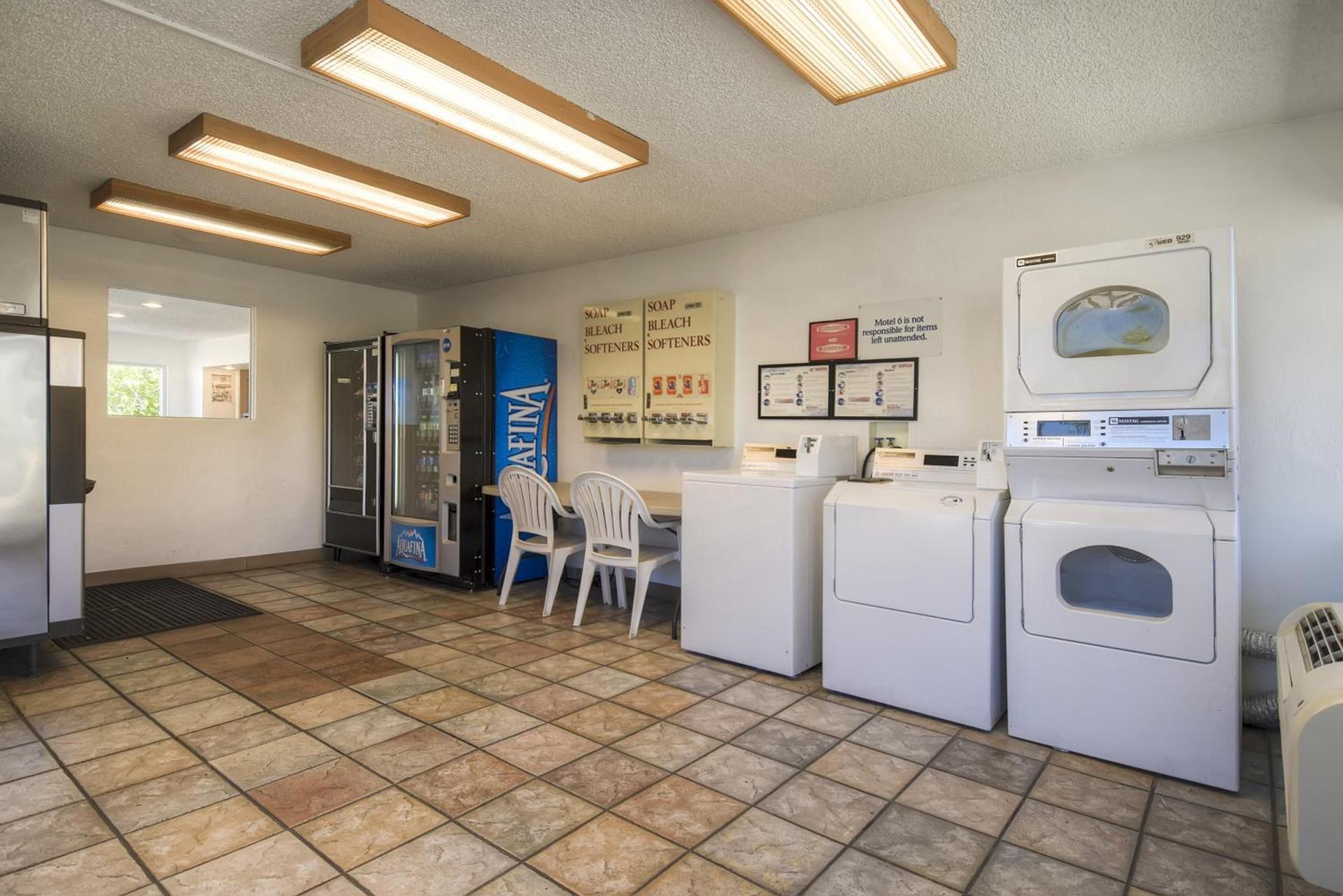 Motel 6 Las Vegas, NV – I-15 Stadium photo 16