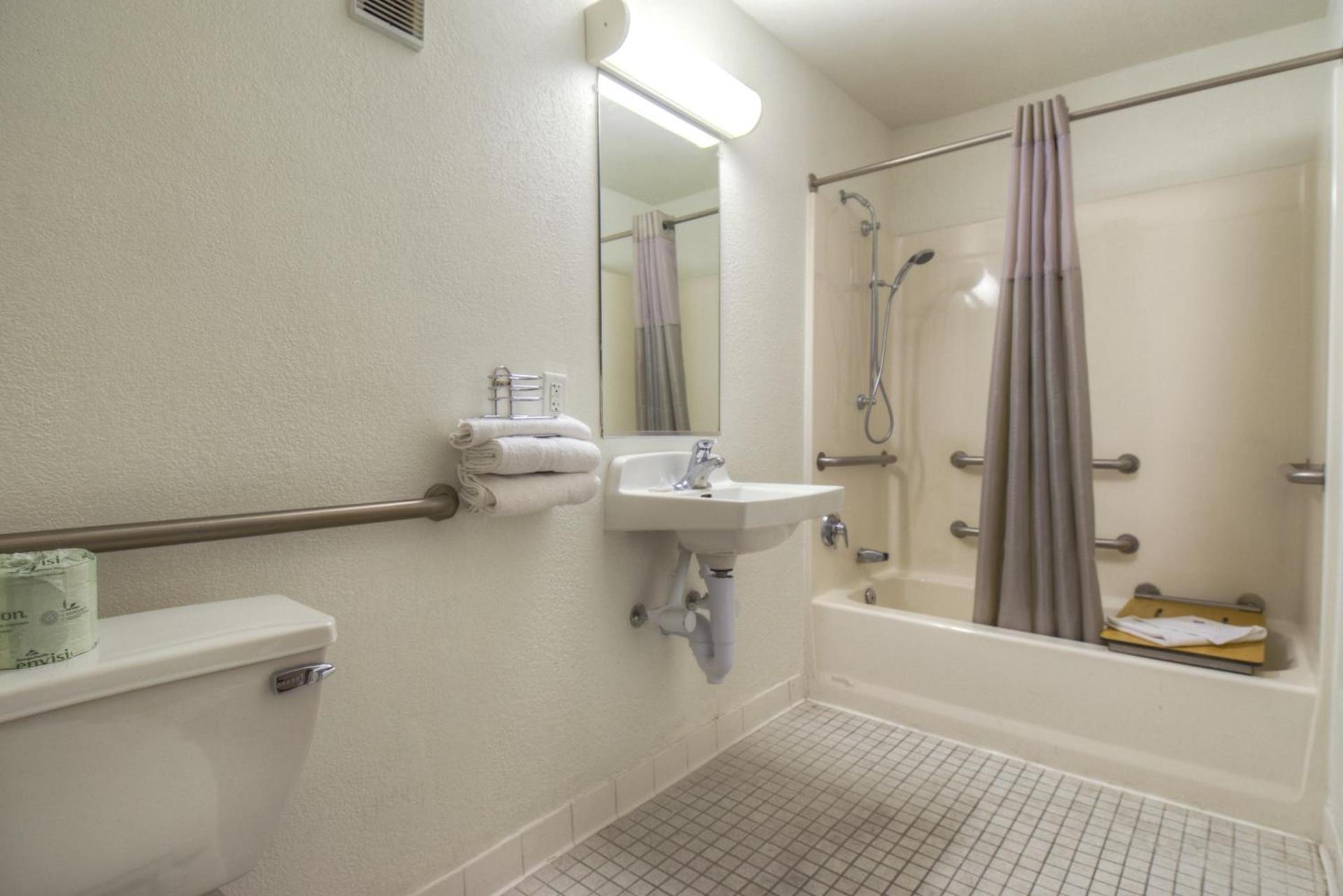 Motel 6 Las Vegas, NV – I-15 Stadium photo 27