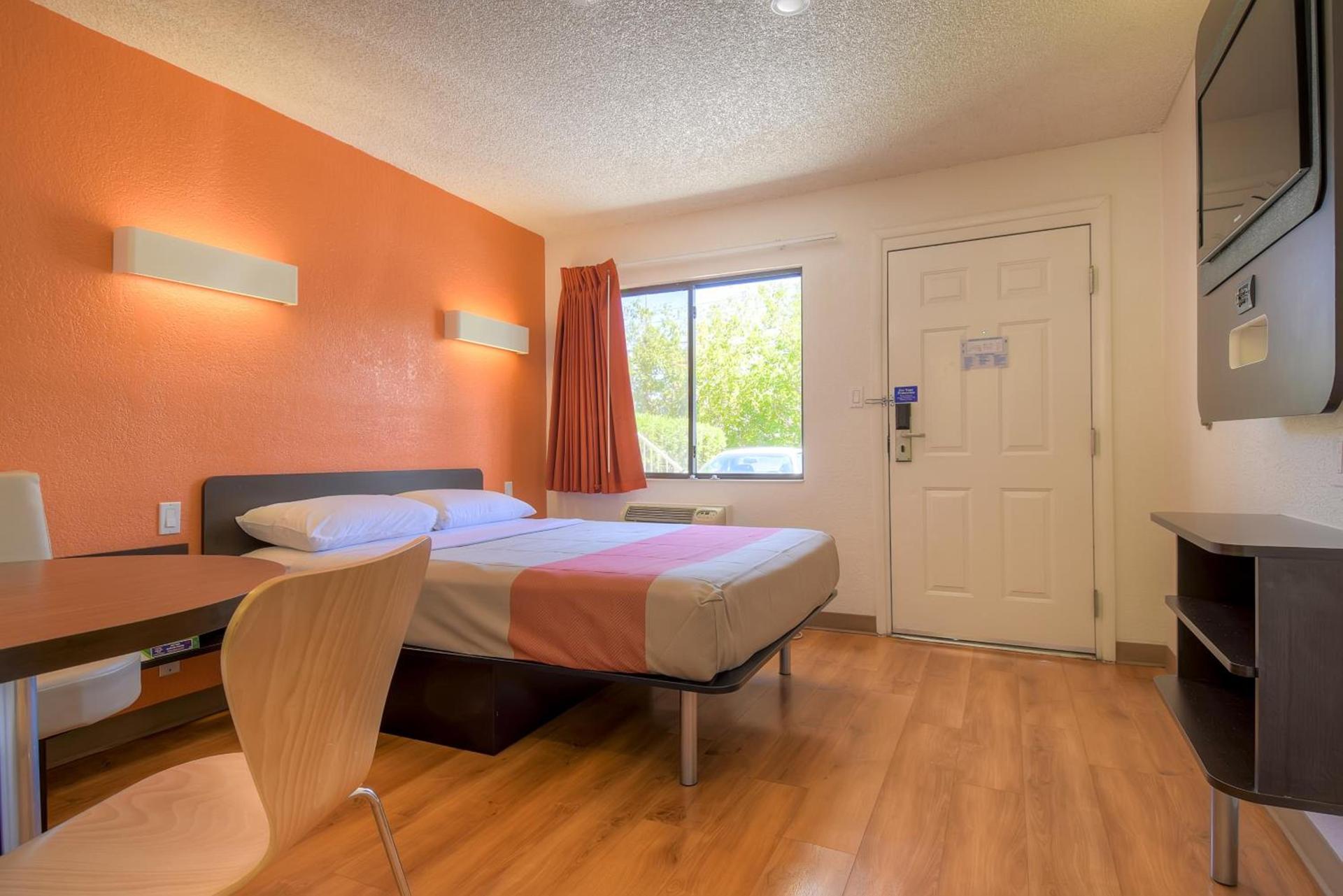 Motel 6 Las Vegas, NV – I-15 Stadium photo 34
