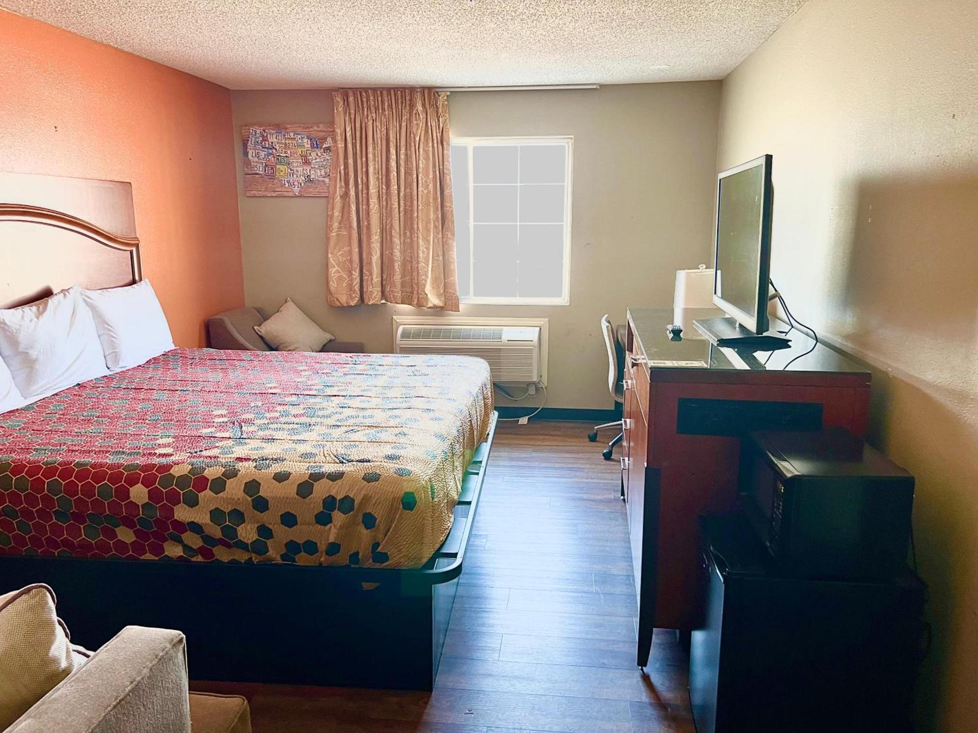 Express Inn & Suites San Antonio near SeaWorld - Medical Center photo 33
