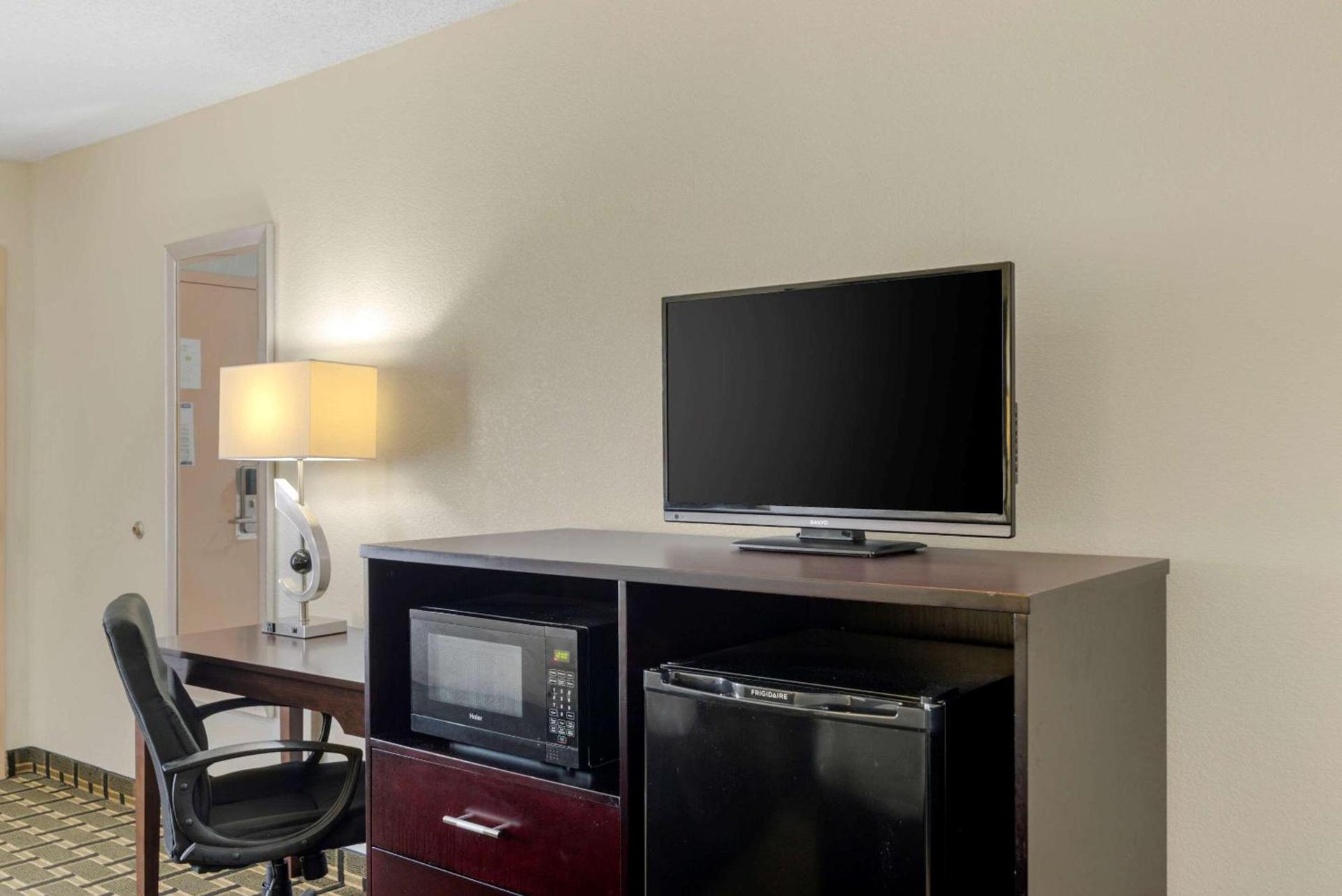 Quality Inn Acworth North photo 11