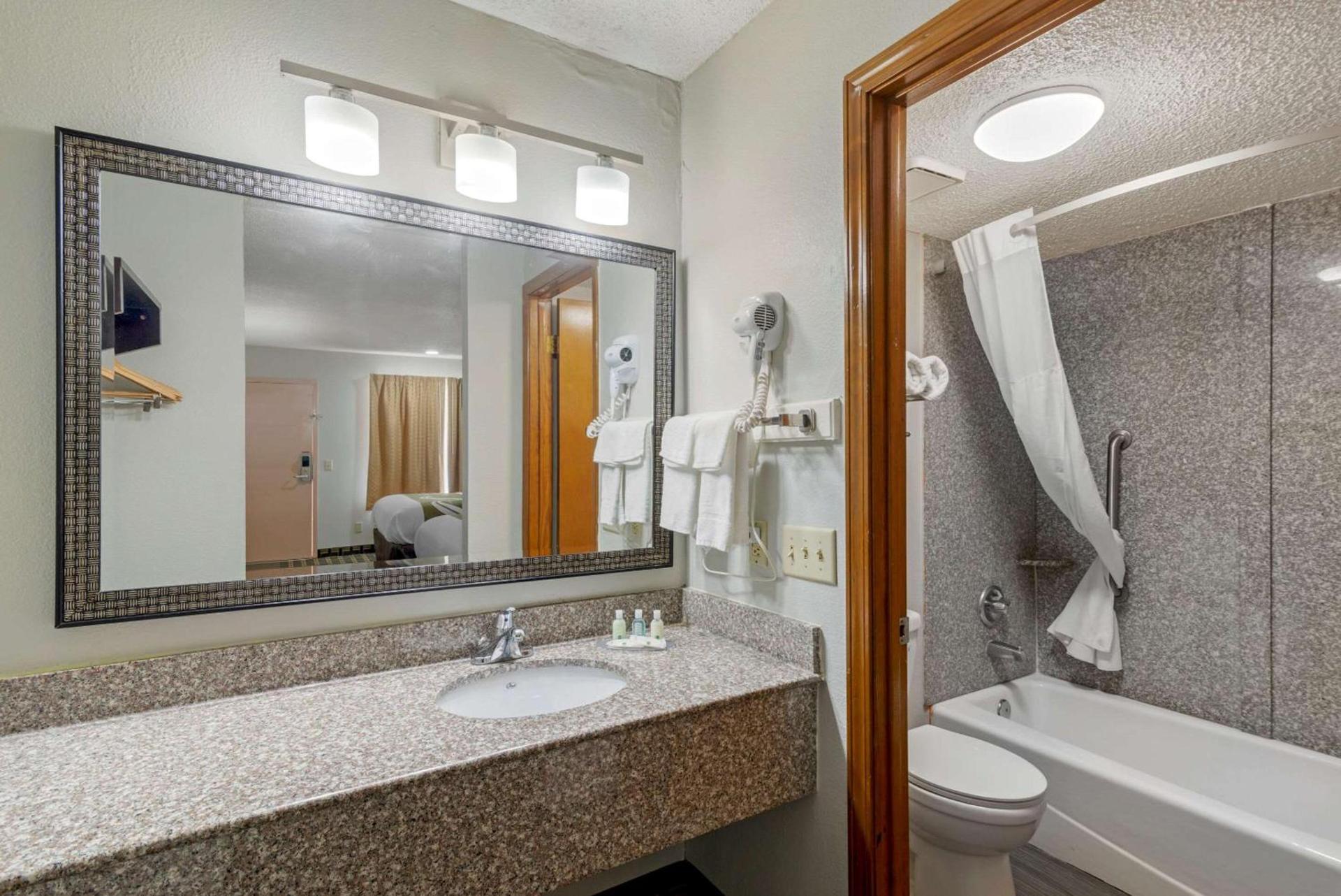 Quality Inn Acworth North photo 12