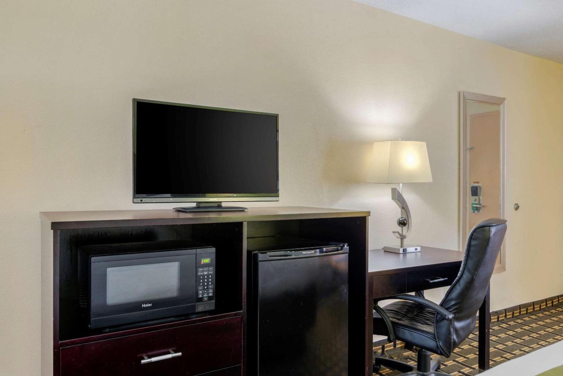 Quality Inn Acworth North photo 17