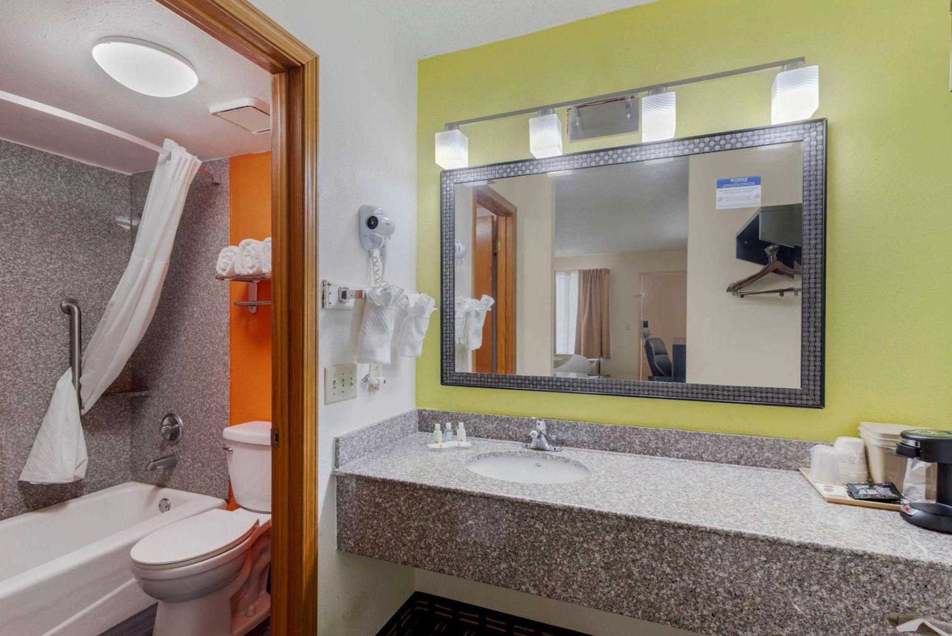 Quality Inn Acworth North photo 18