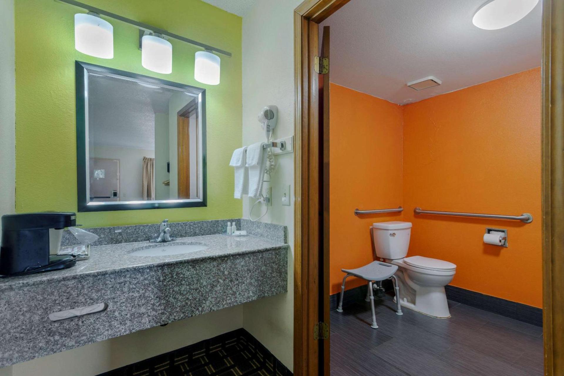 Quality Inn Acworth North photo 19