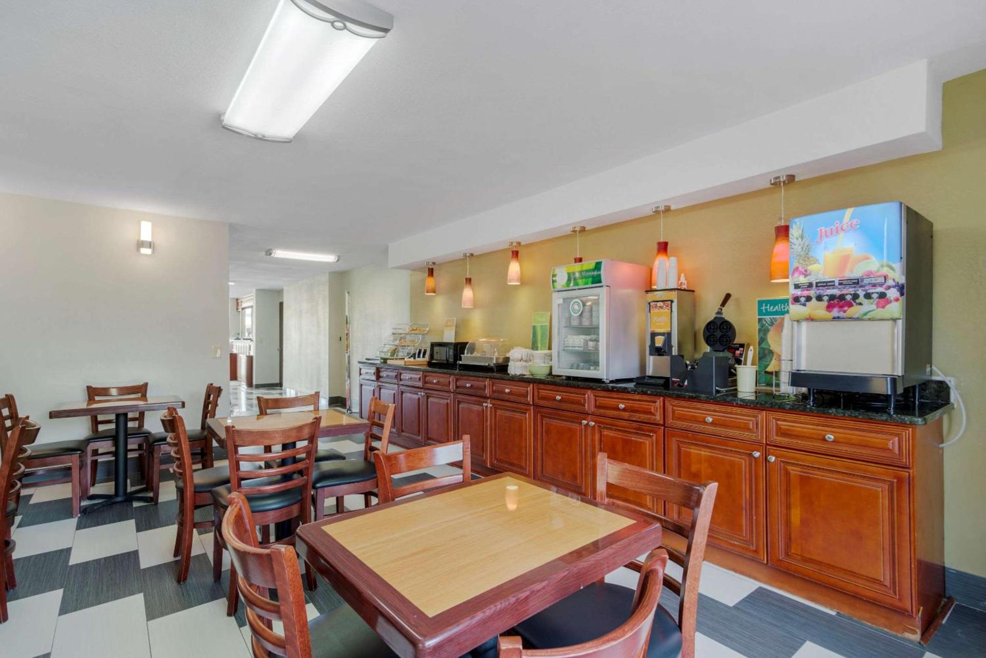 Quality Inn Acworth North photo 25