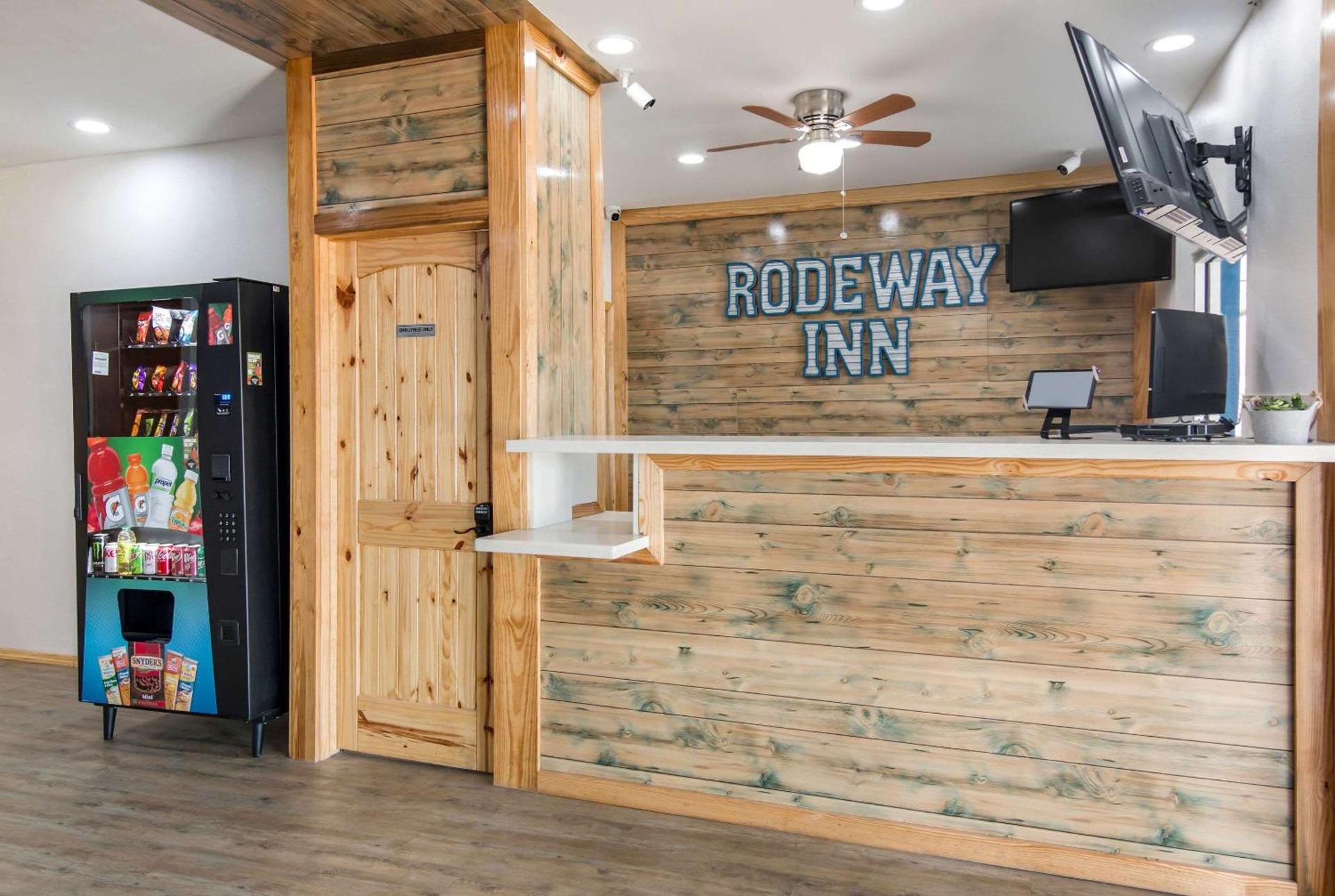 Rodeway Inn Broken Bow-Hochatown photo 5