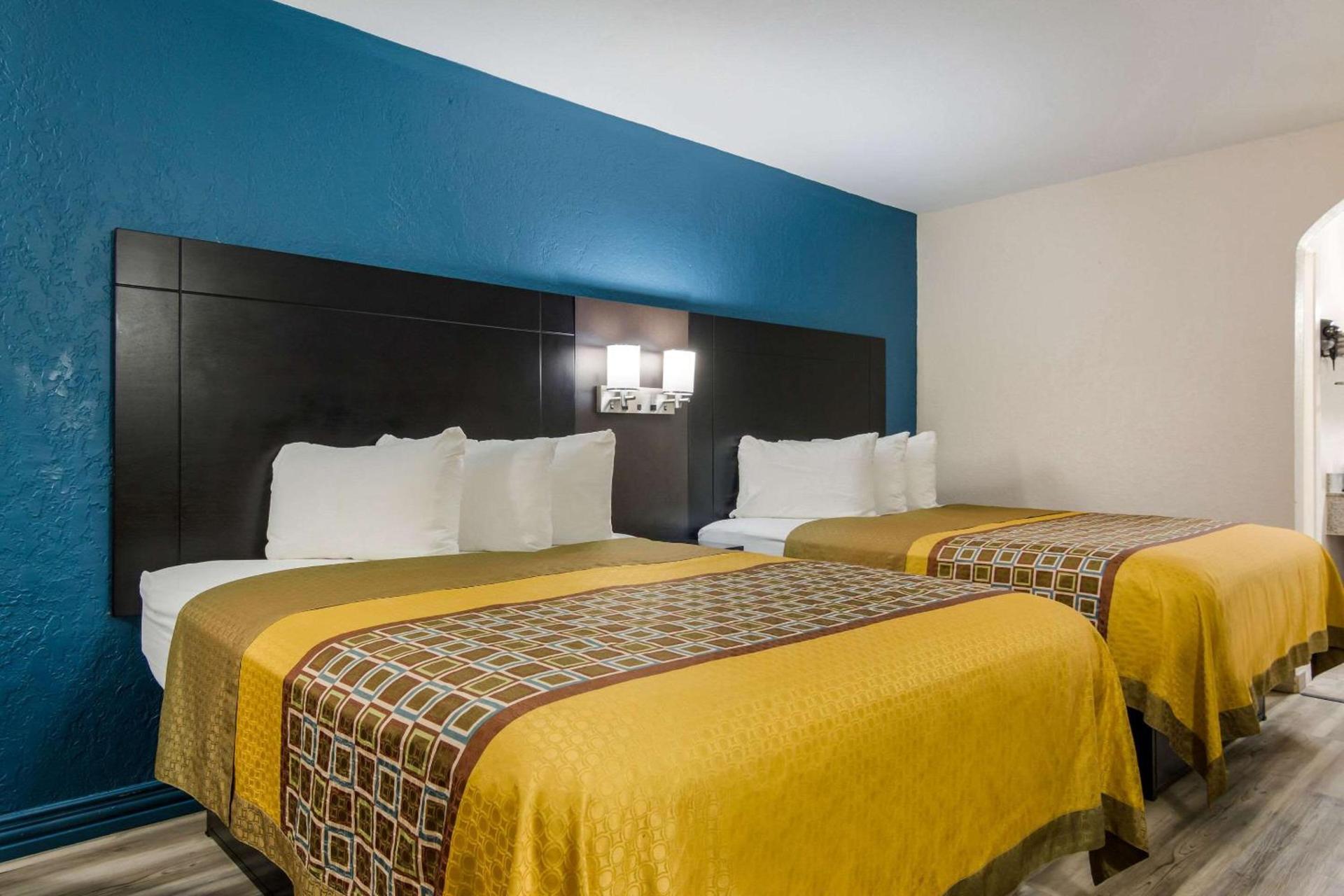 Rodeway Inn Broken Bow-Hochatown photo 17
