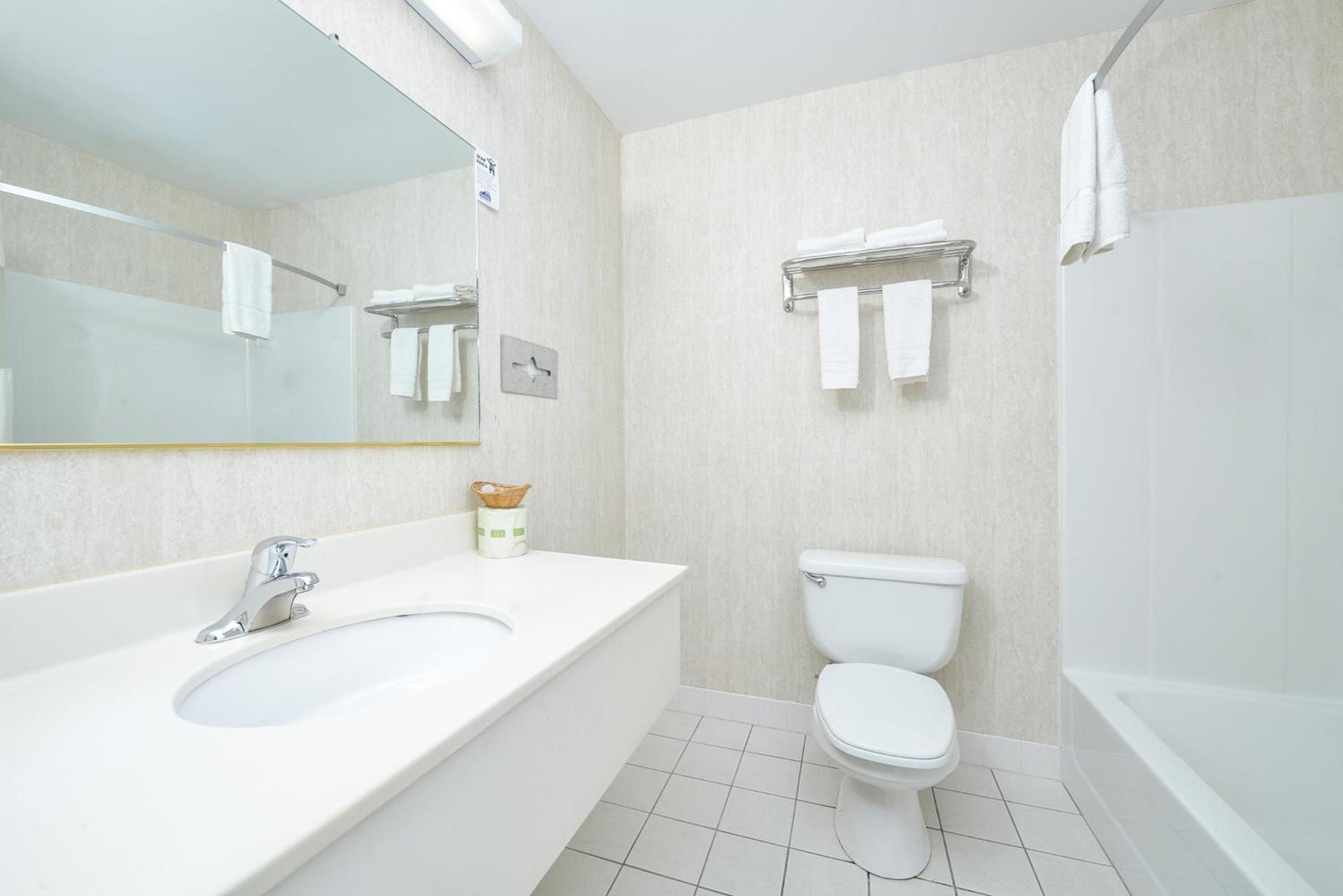 Travelodge by Wyndham Great Barrington Berkshires photo 16