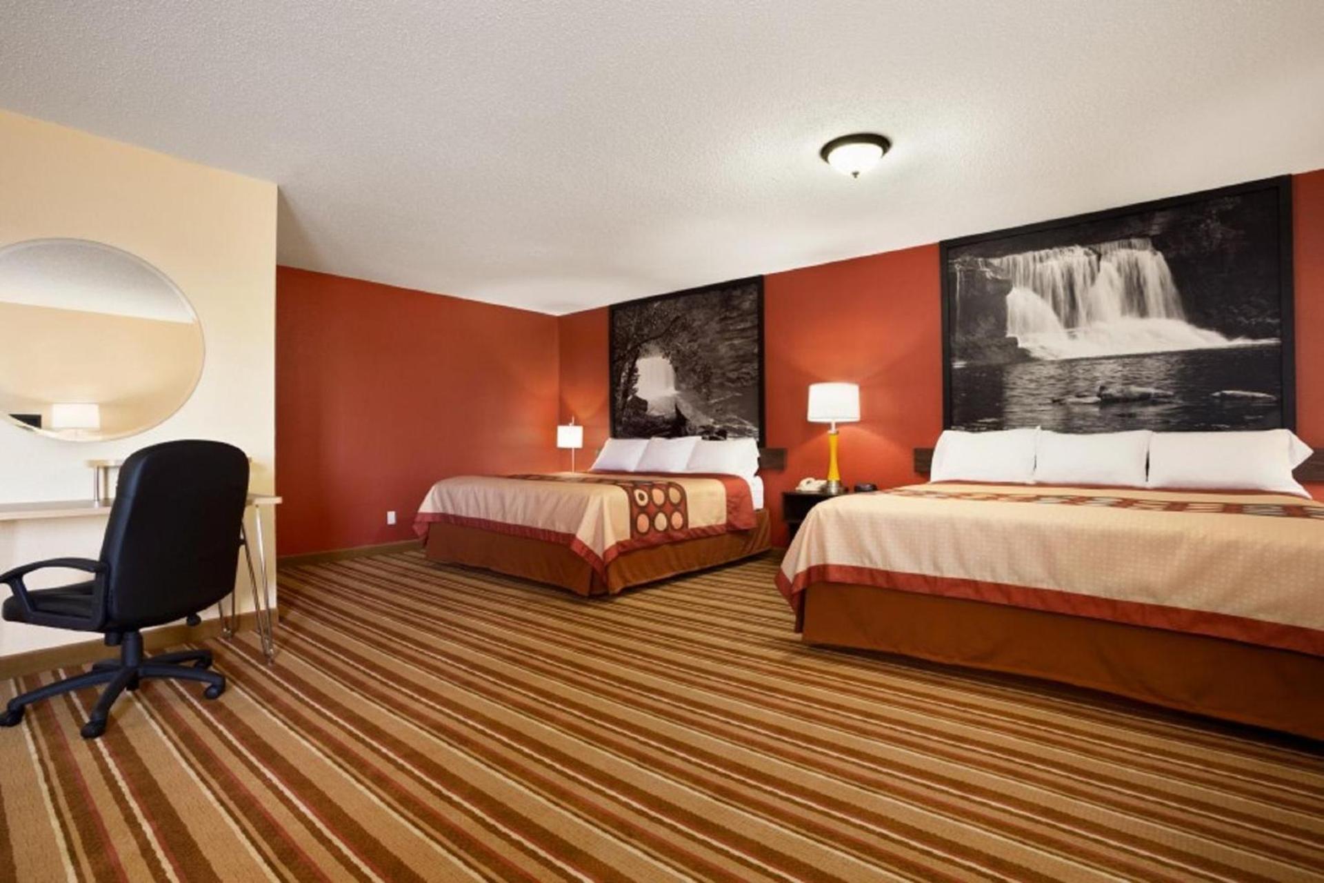 Super 8 by Wyndham Mattoon photo 36