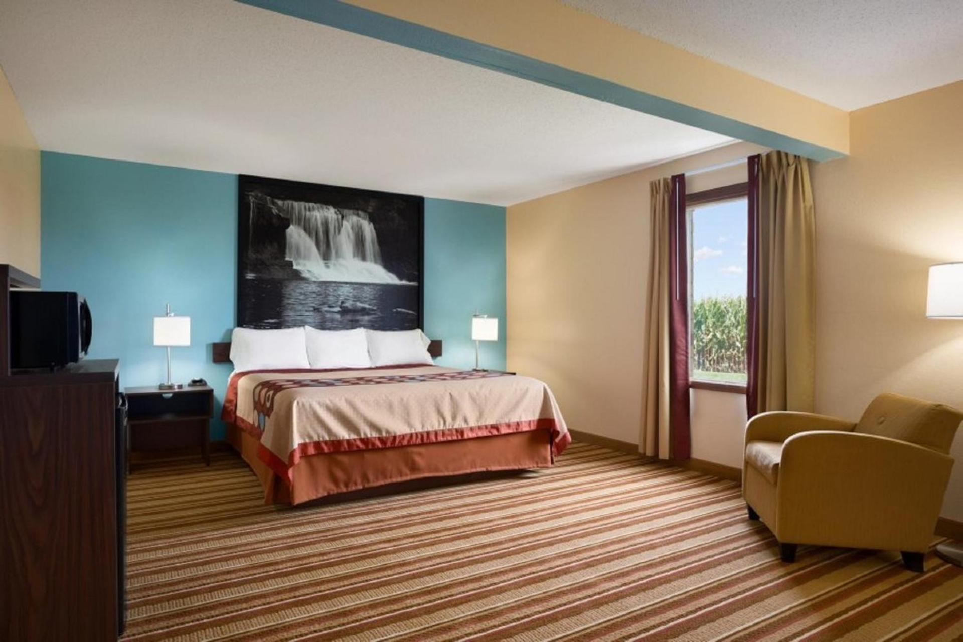 Super 8 by Wyndham Mattoon photo 38