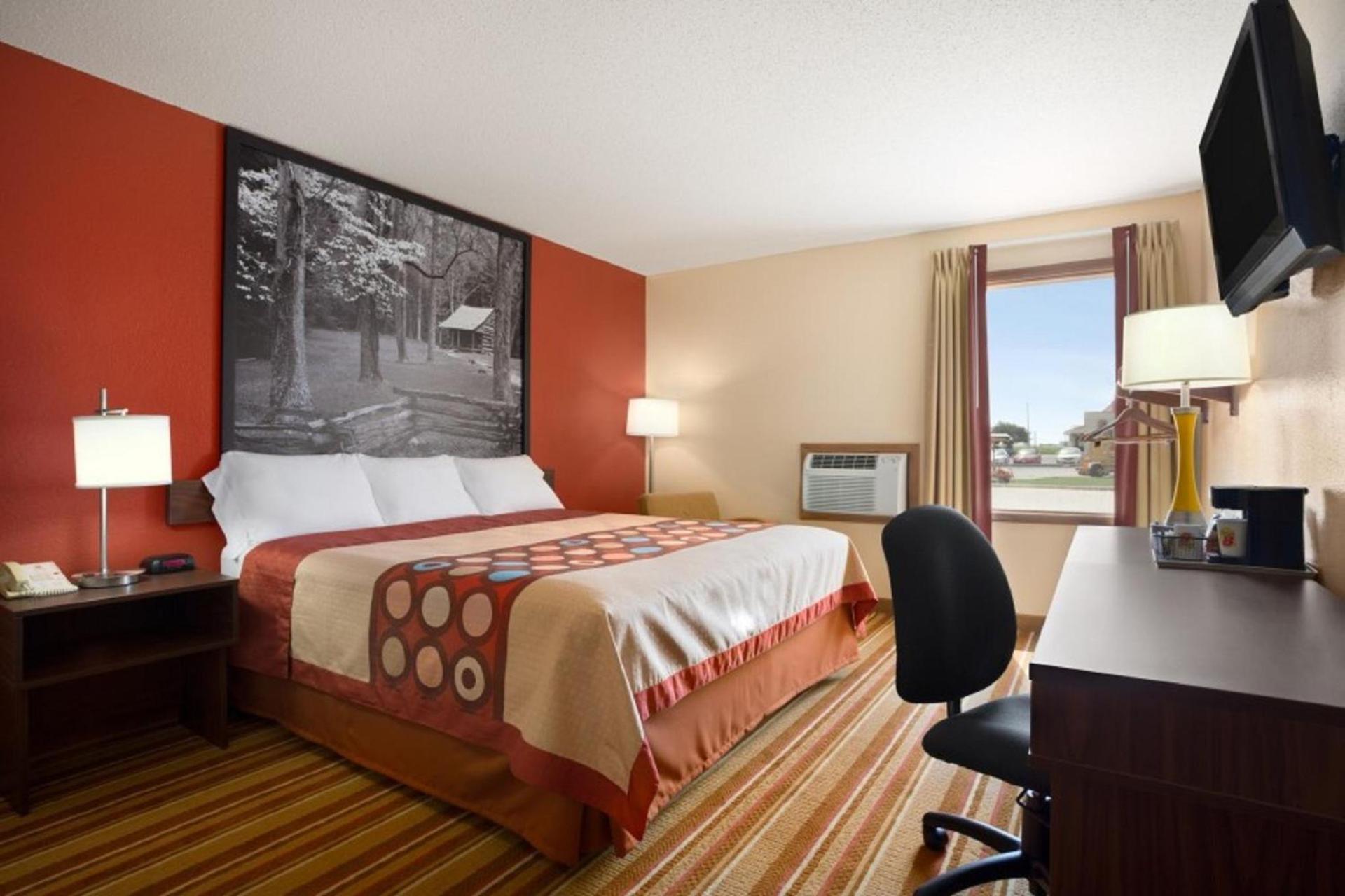 Super 8 by Wyndham Mattoon photo 41