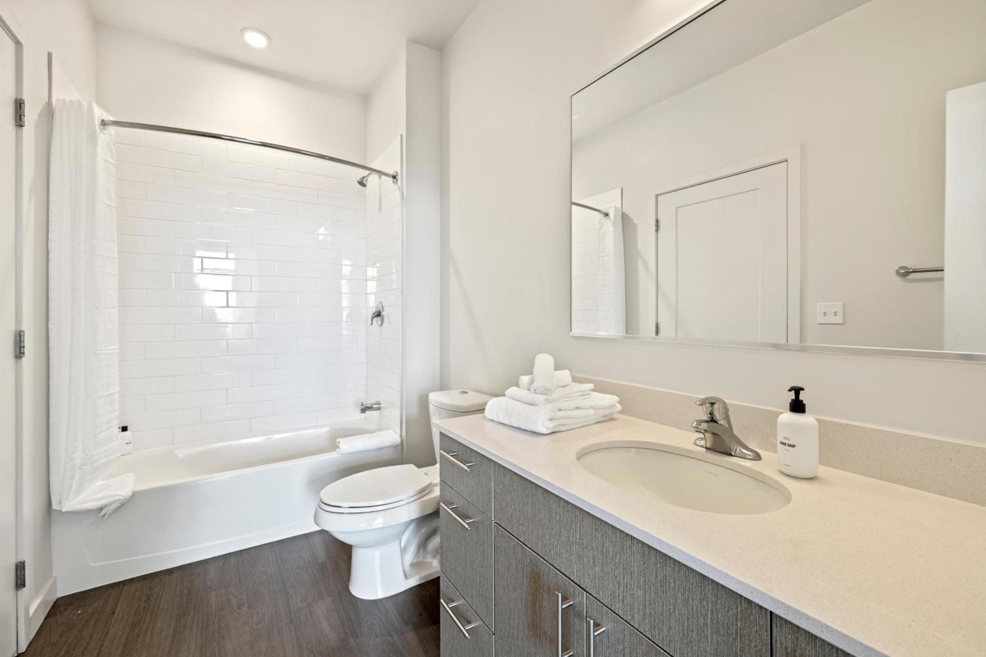 Placemakr Marymount Ballston photo 40