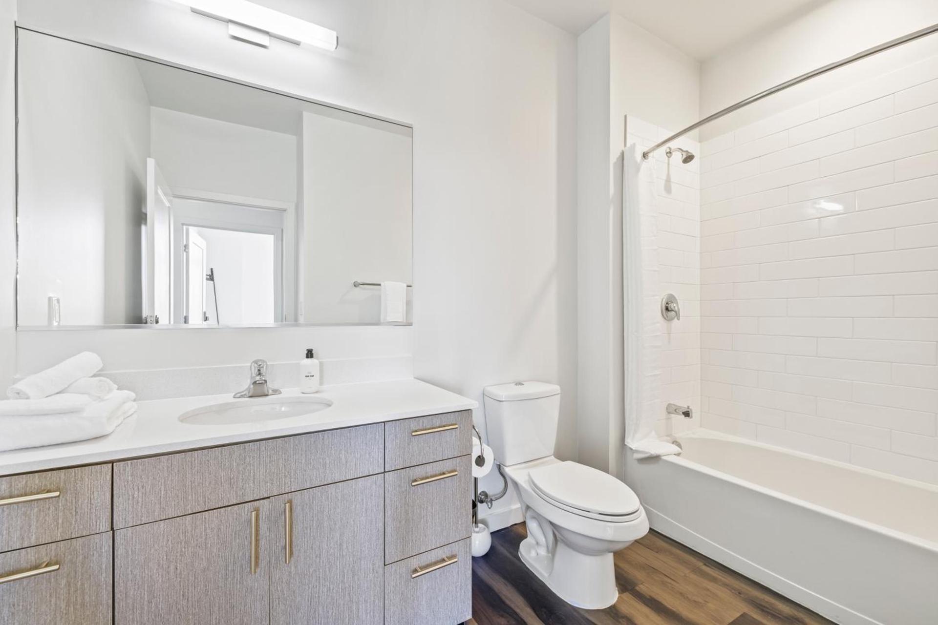 Placemakr Marymount Ballston photo 53