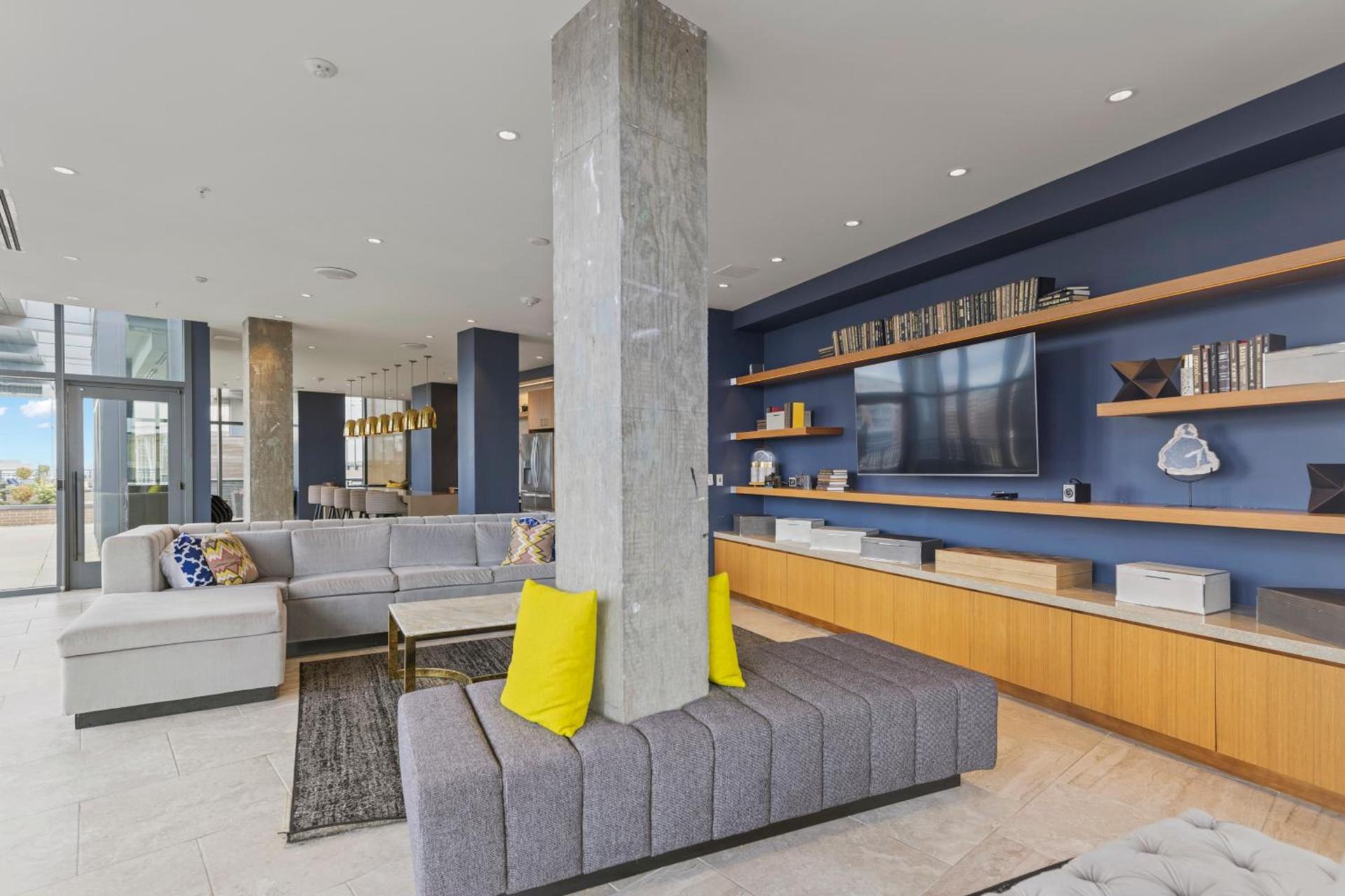 Placemakr Marymount Ballston photo 12
