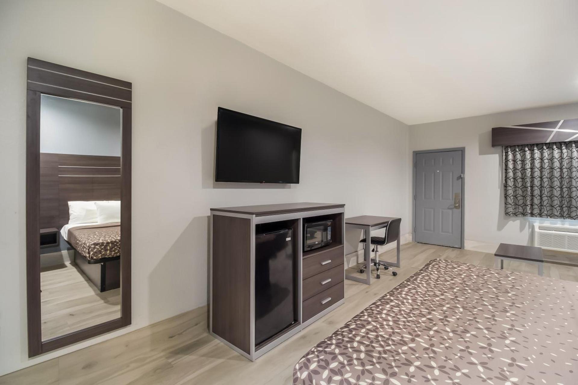 Americas Best Value Platinum Inn & Suites photo 14