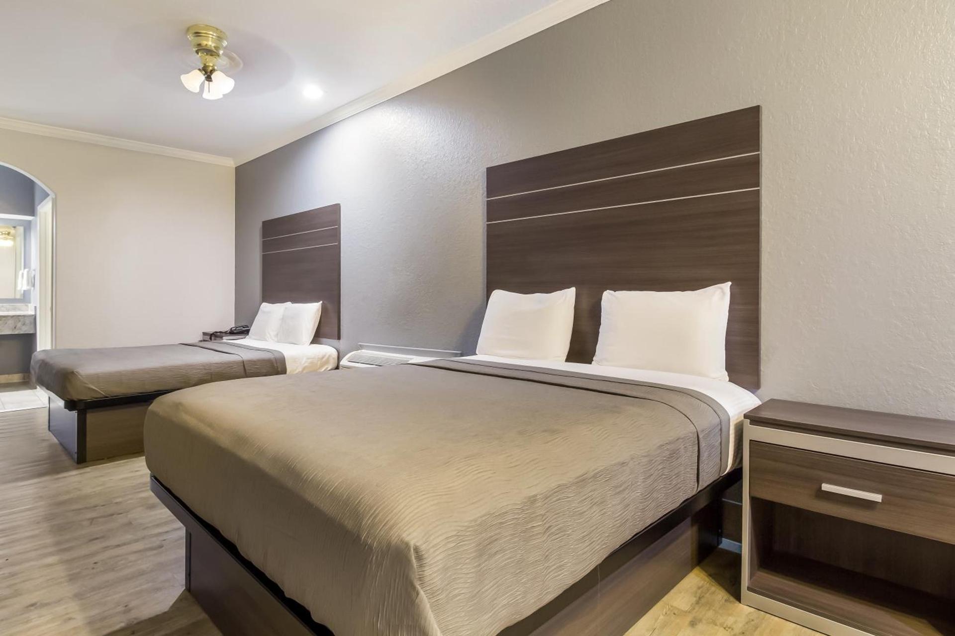 Americas Best Value Platinum Inn & Suites photo 7