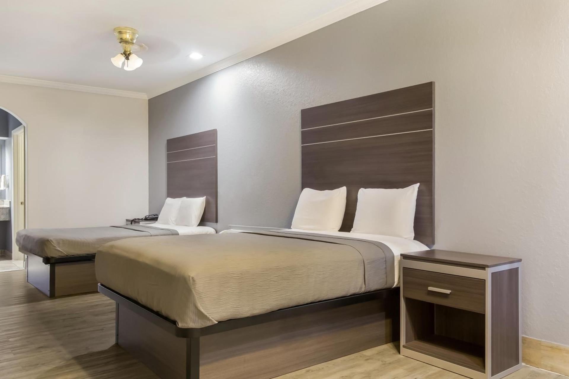 Americas Best Value Platinum Inn & Suites photo 6