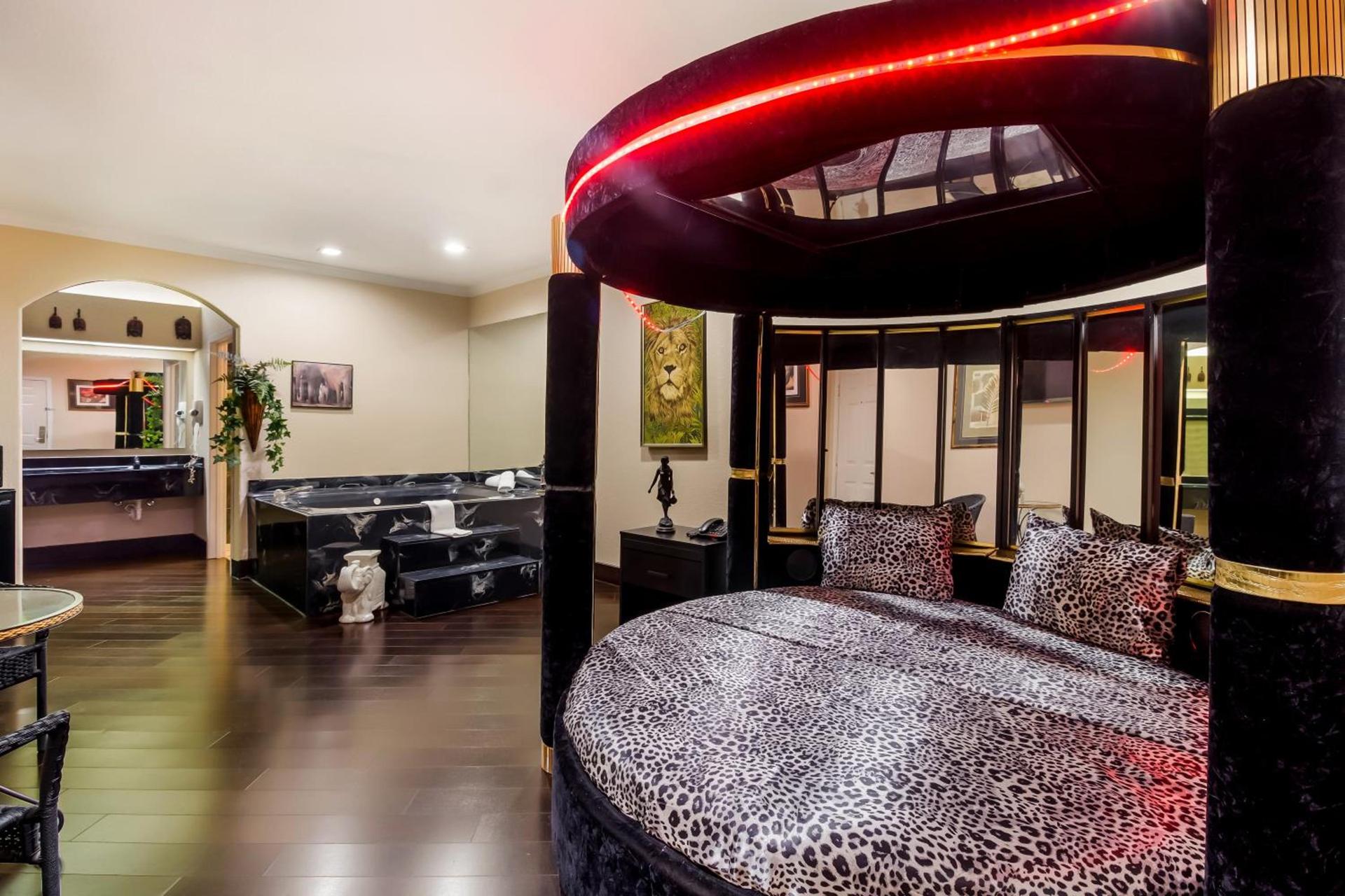 Americas Best Value Platinum Inn & Suites photo 13
