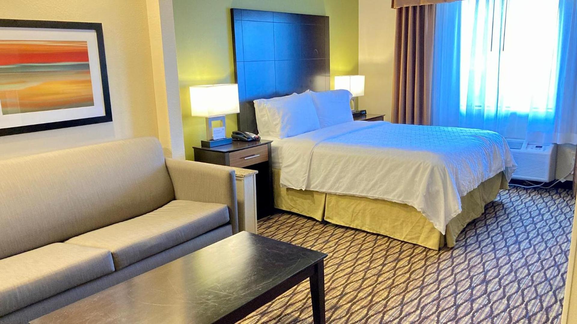 Holiday Inn Express Hotel & Suites Edmond by IHG photo 9