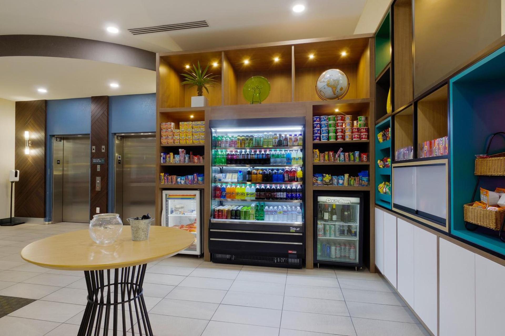 Holiday Inn & Suites Phoenix Airport by IHG photo 34