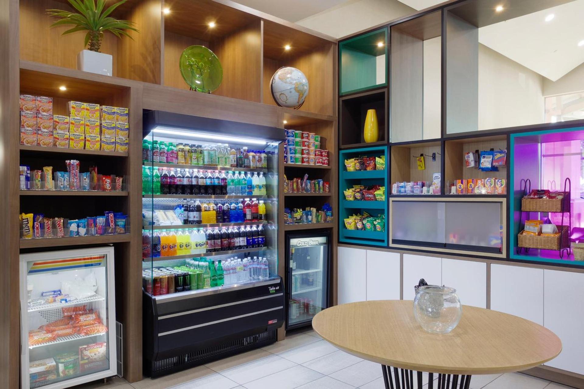 Holiday Inn & Suites Phoenix Airport by IHG photo 54