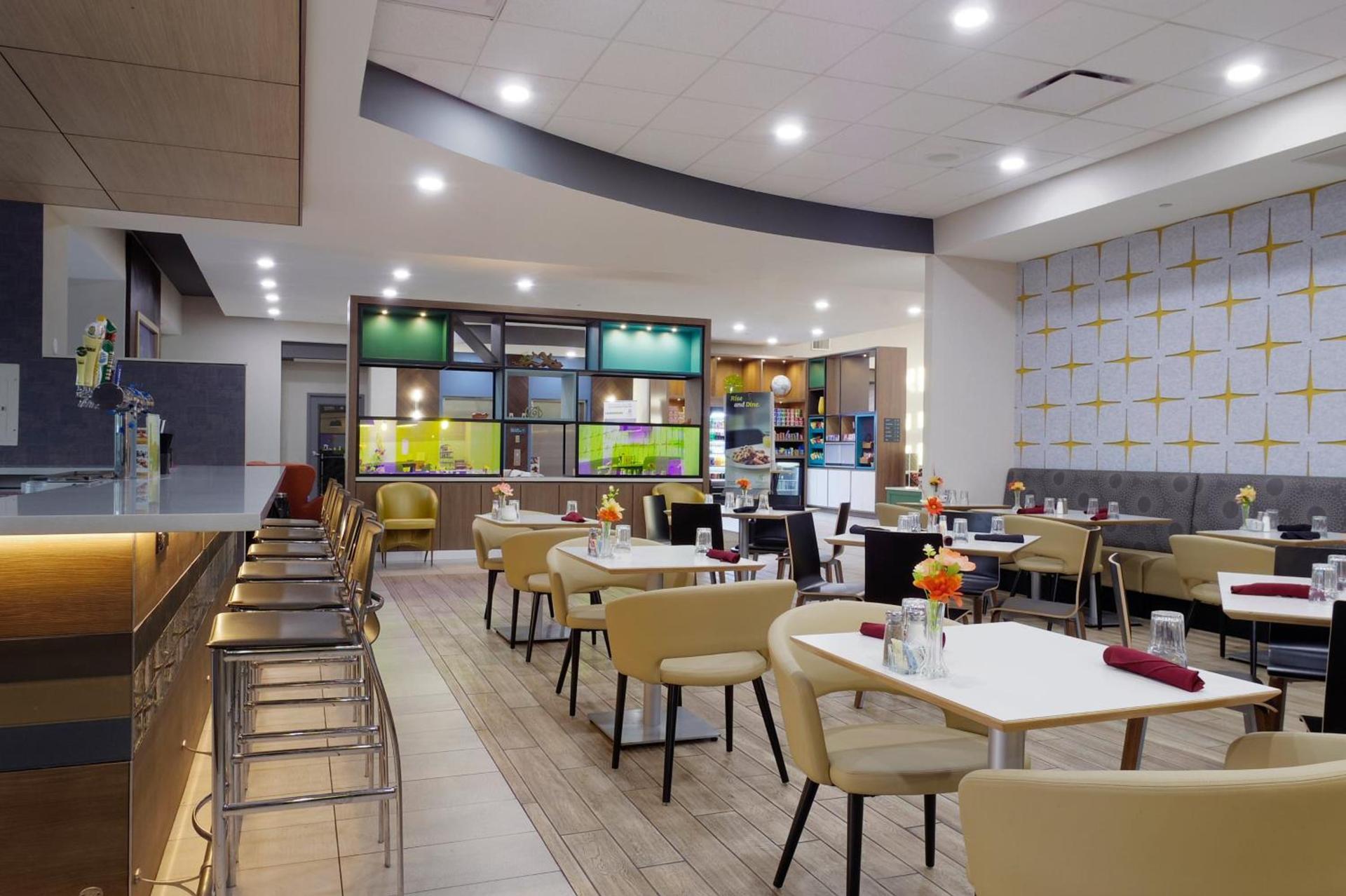Holiday Inn & Suites Phoenix Airport by IHG photo 56