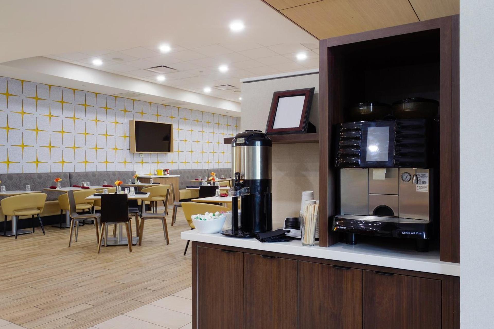 Holiday Inn & Suites Phoenix Airport by IHG photo 32