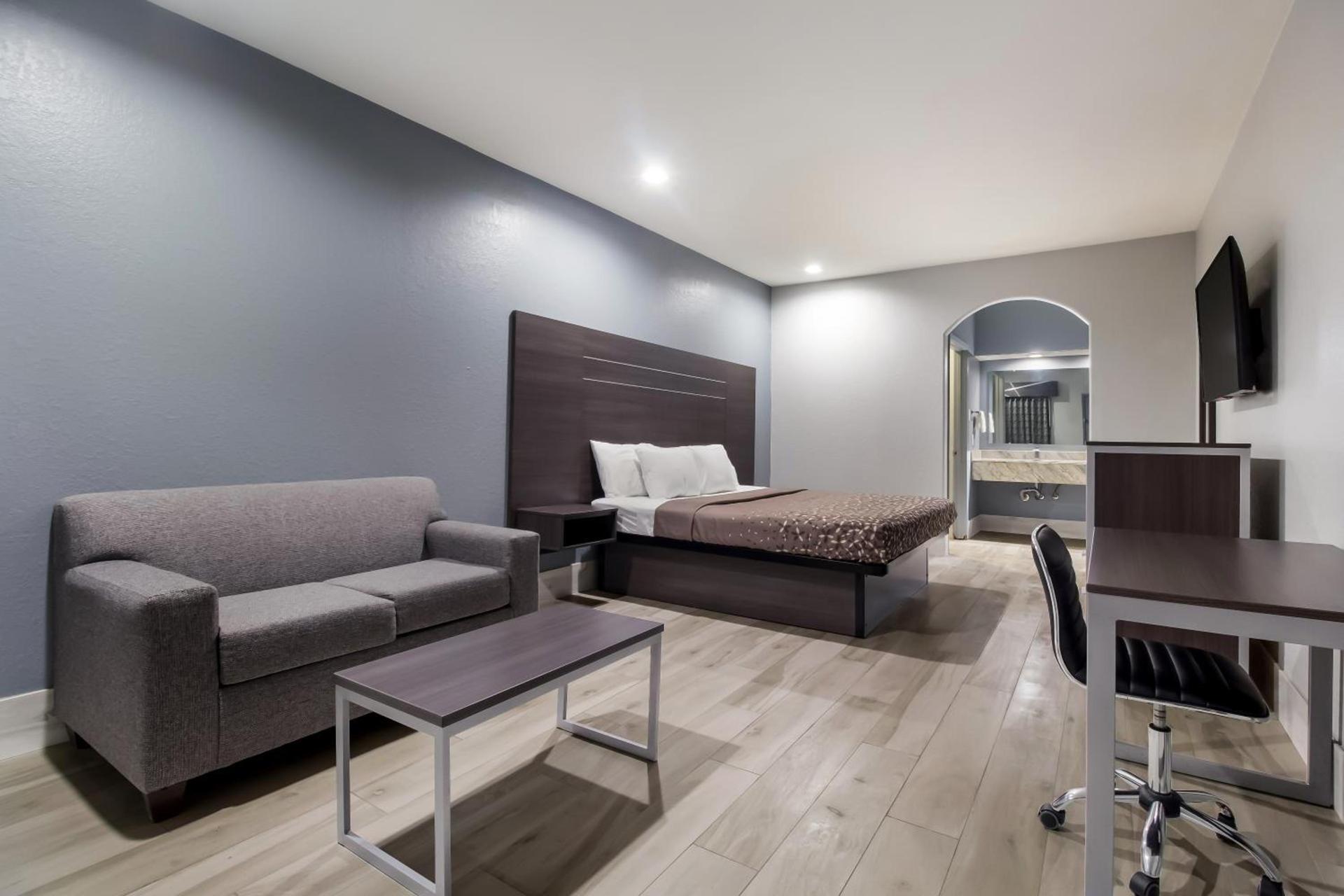 Americas Best Value Platinum Inn & Suites photo 2