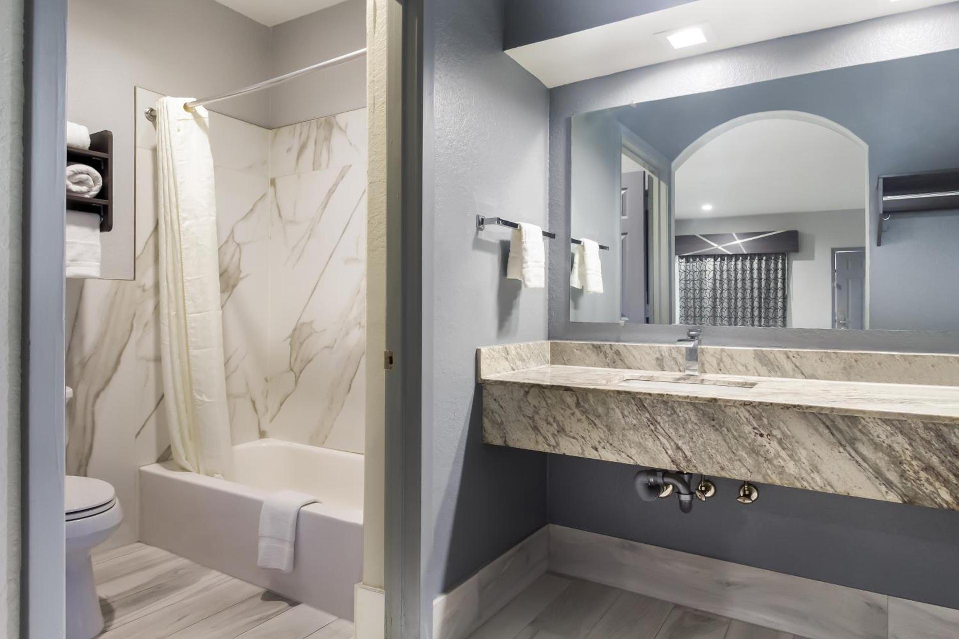 Americas Best Value Platinum Inn & Suites photo 15