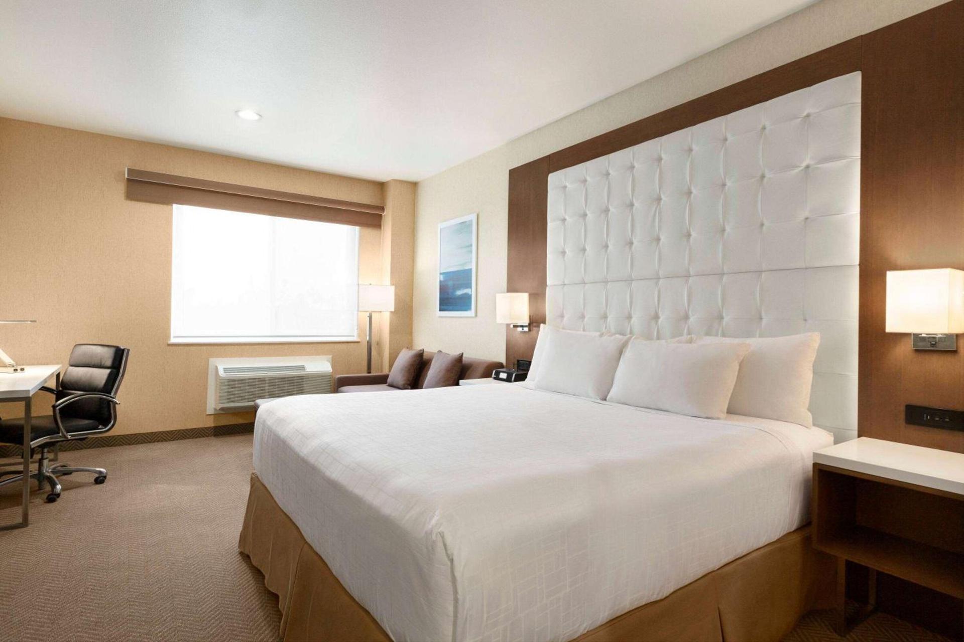 Wyndham Anaheim photo 7