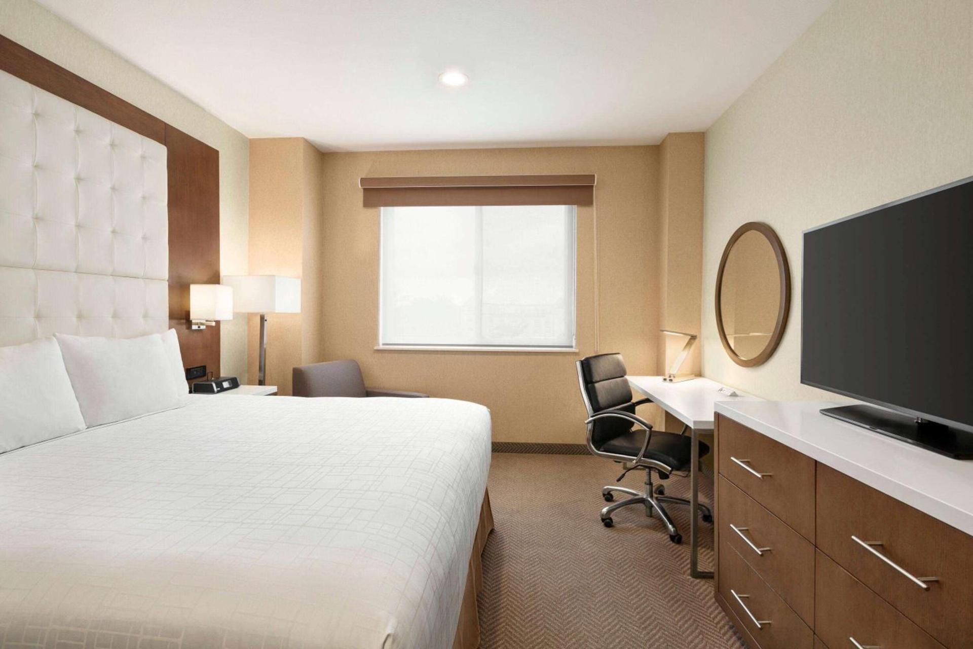 Wyndham Anaheim photo 10