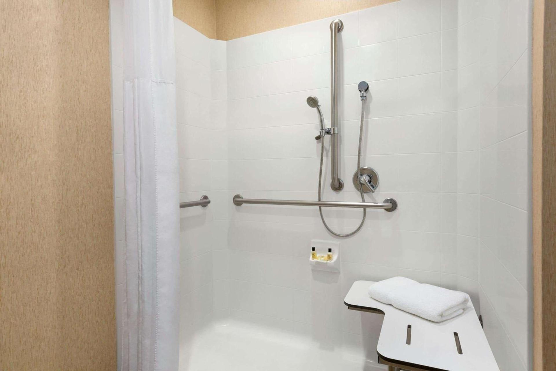Wyndham Anaheim photo 14