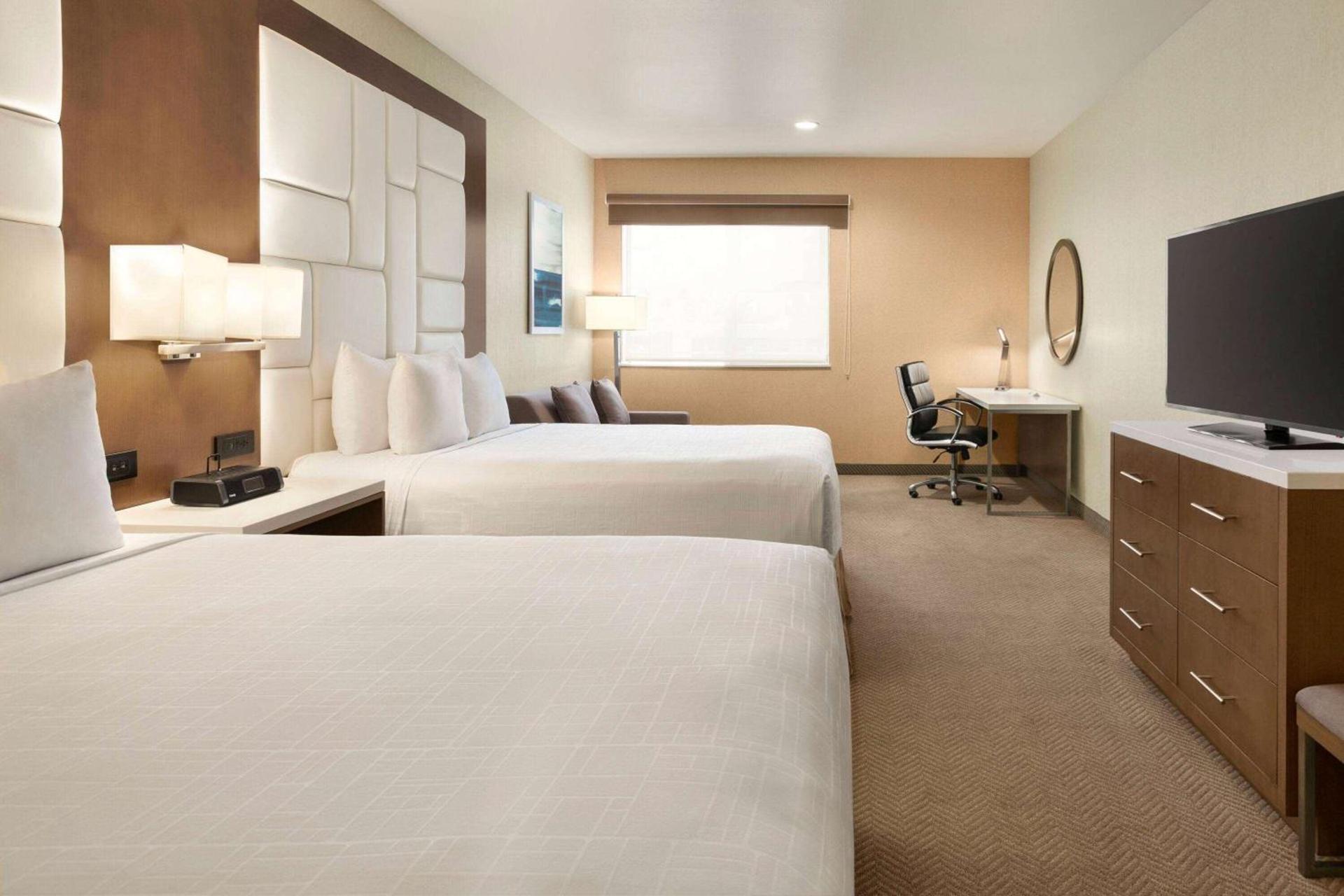 Wyndham Anaheim photo 20