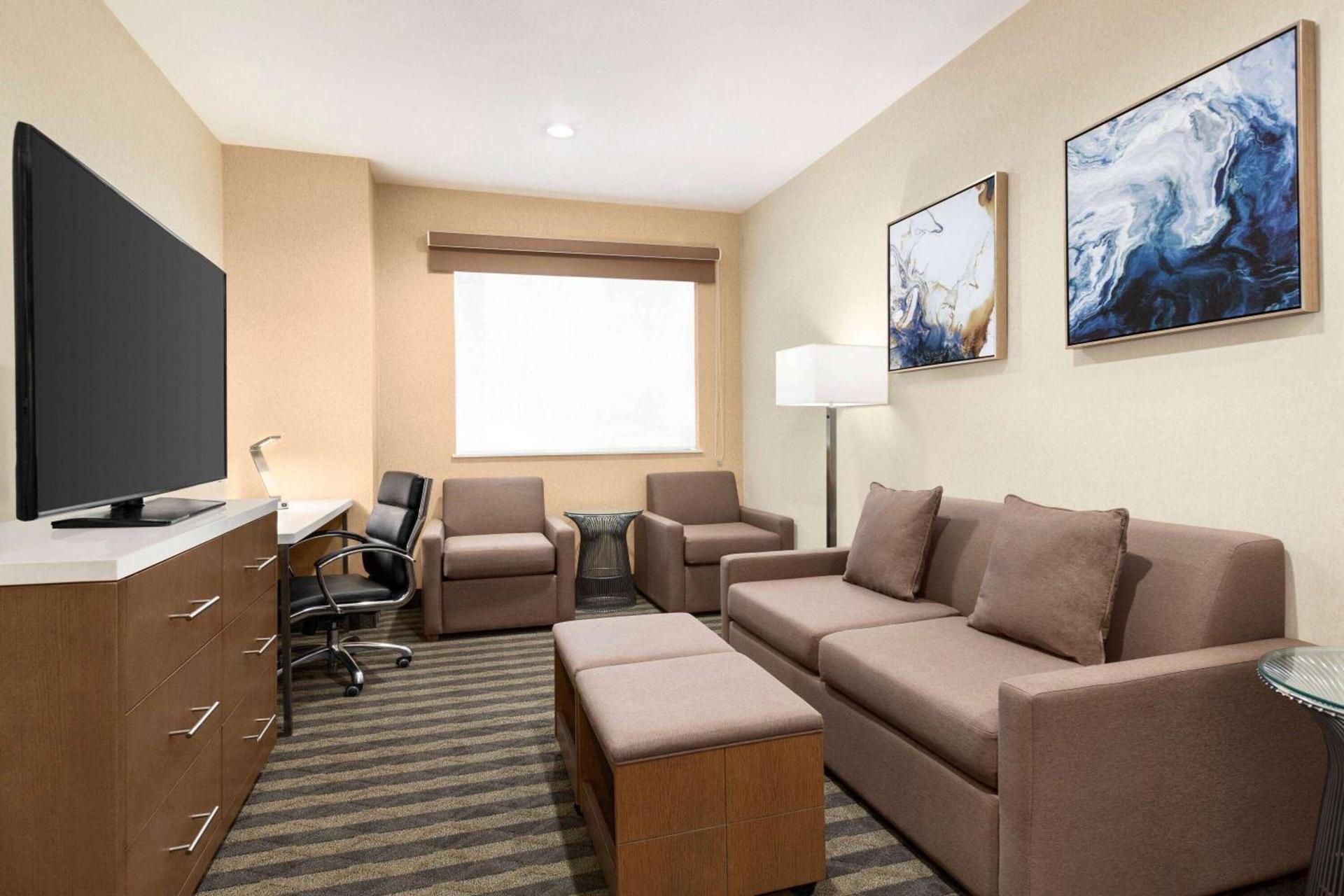 Wyndham Anaheim photo 26