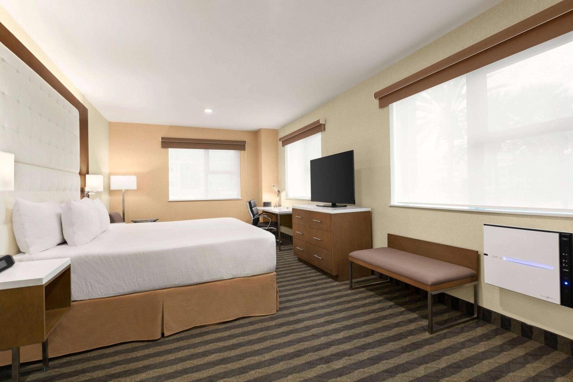 Wyndham Anaheim photo 27
