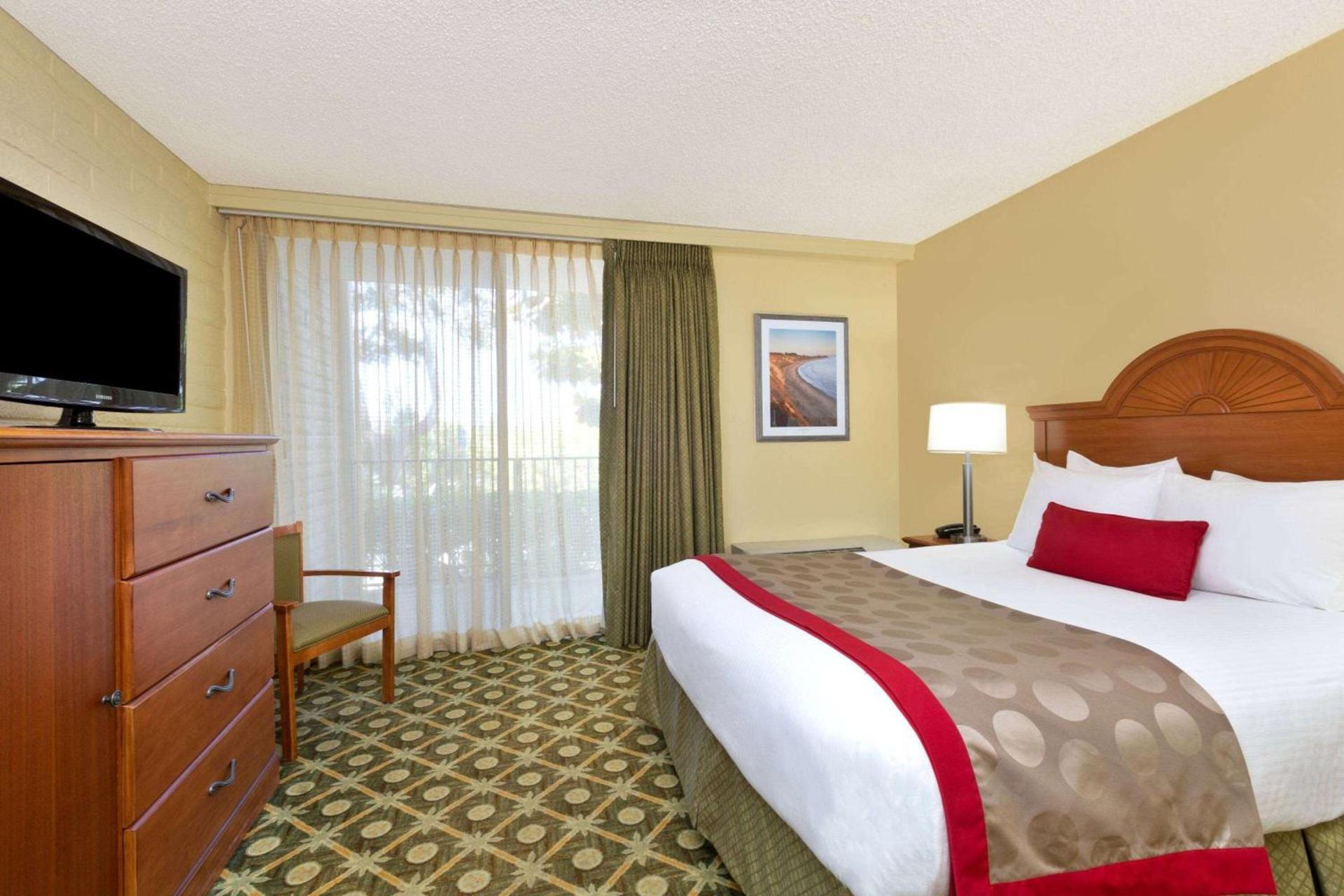 Ramada by Wyndham Santa Barbara photo 15