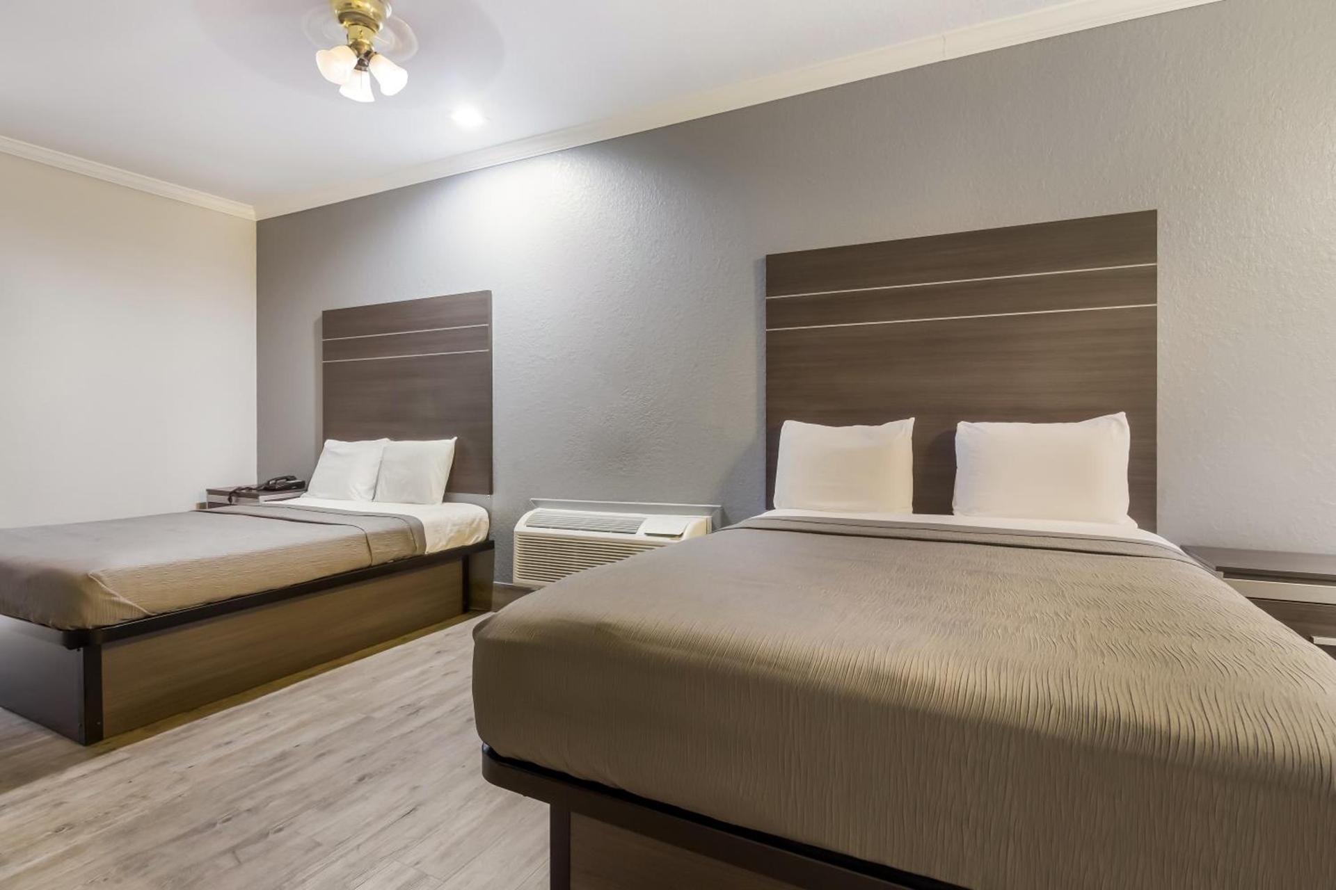 Americas Best Value Platinum Inn & Suites photo 9