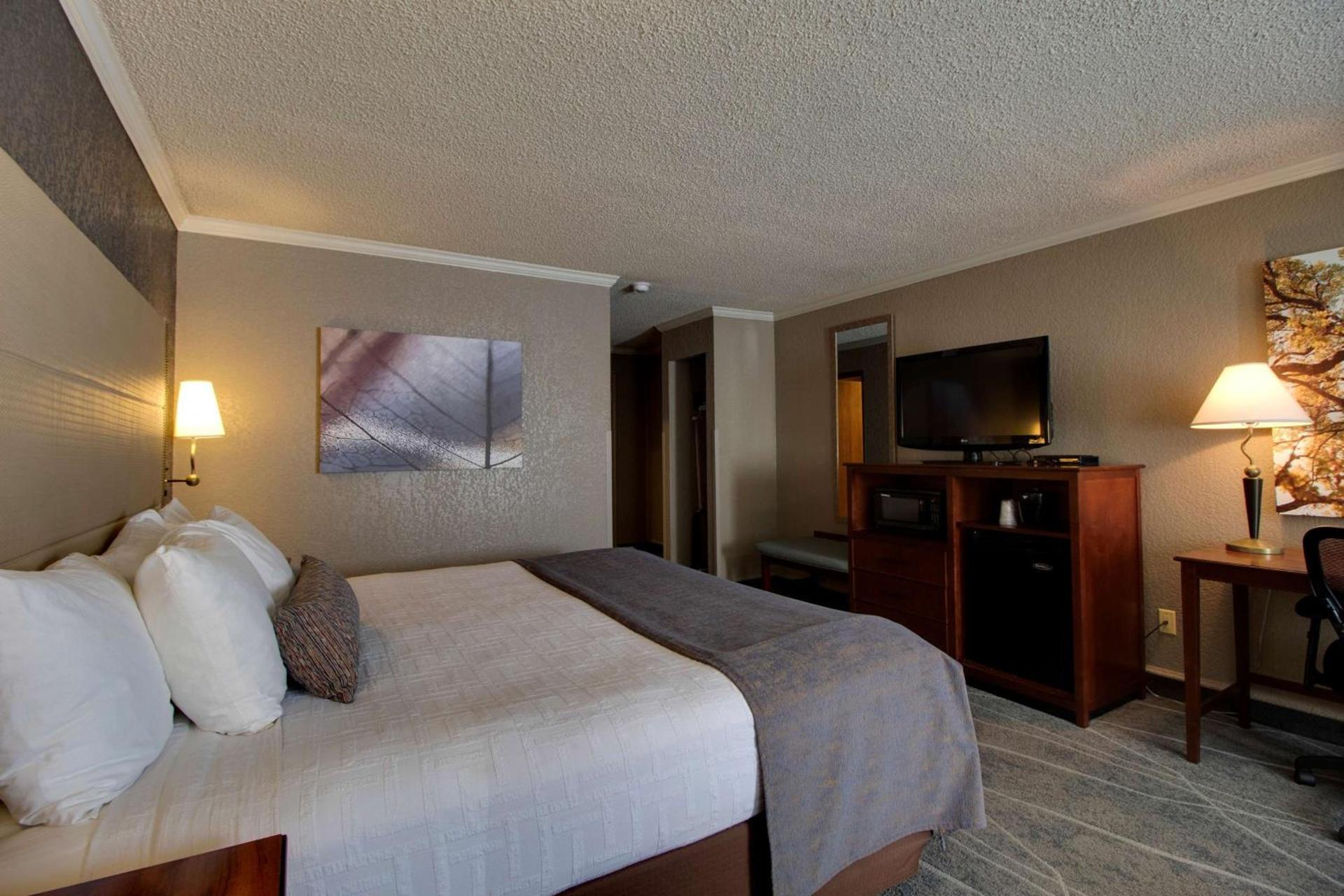 Best Western Harbour Pointe Lakefront photo 85