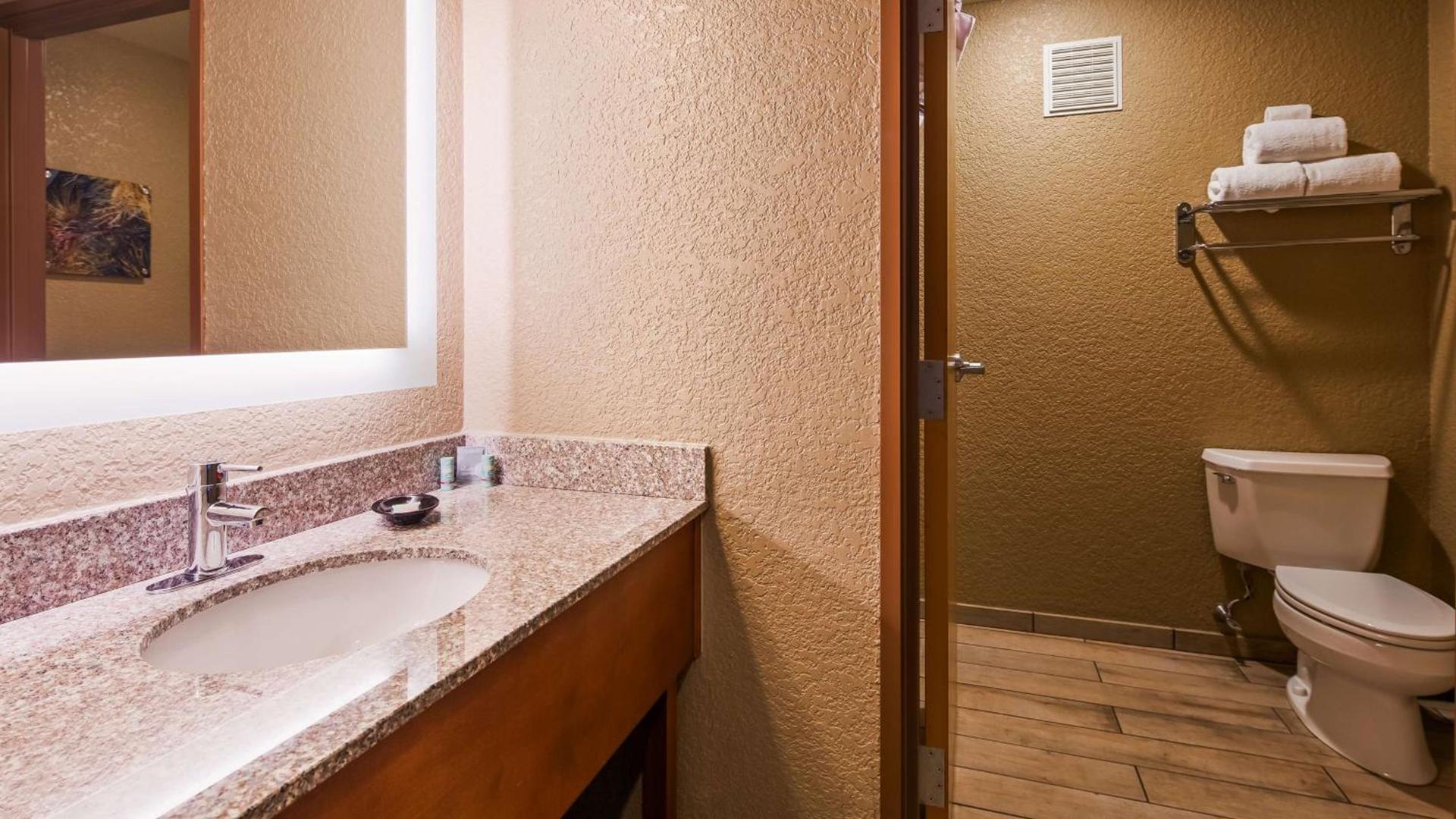 Best Western Harbour Pointe Lakefront photo 29
